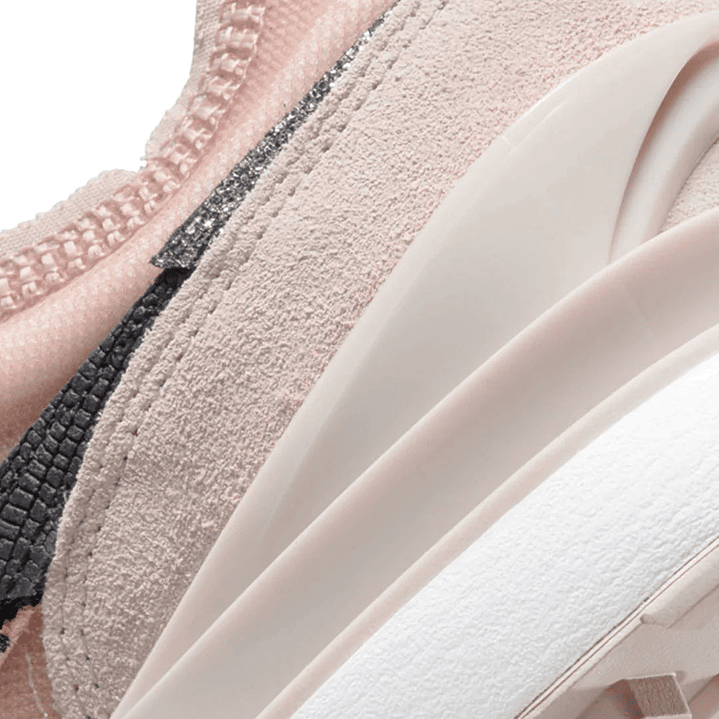 NIKE WAFFLE ONE SE - MUJER 3