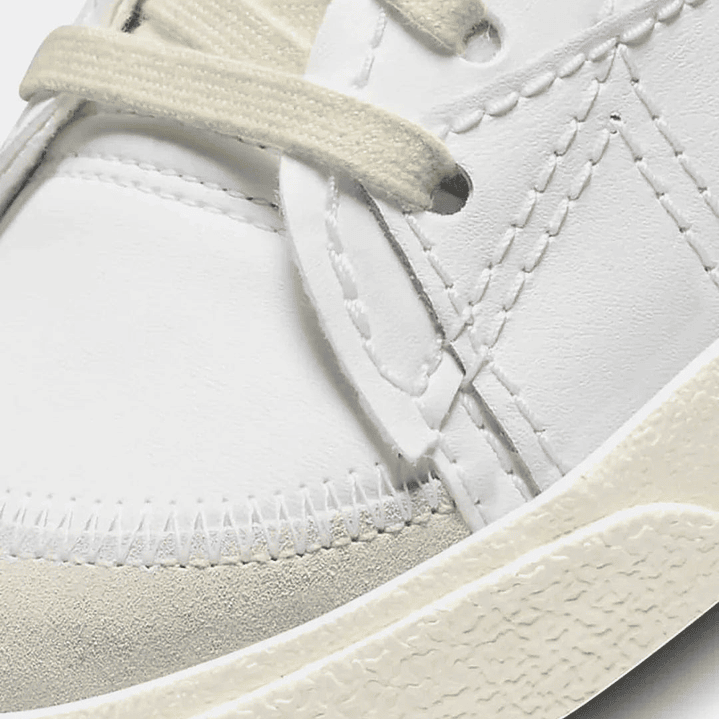 NIKE BLAZER LOW '77 JUMBO 3