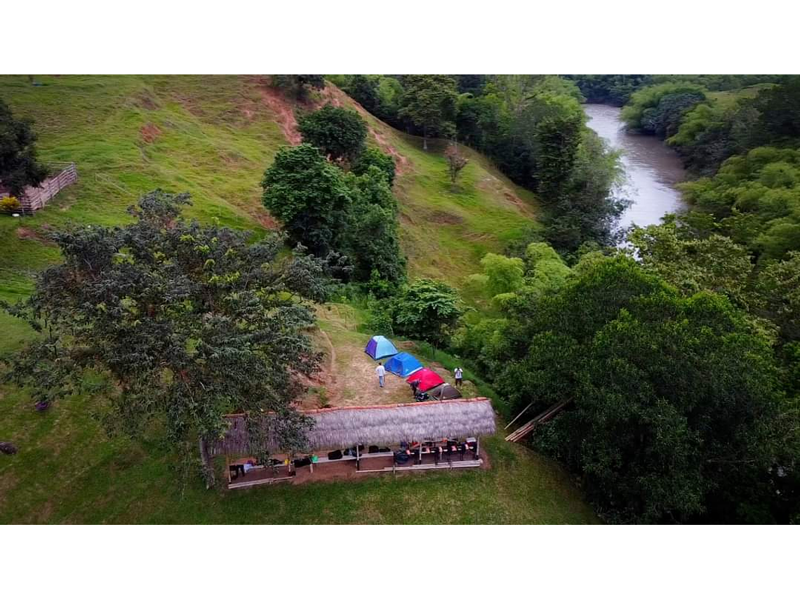 PLAN TRAVESÍA POR EL RÍO LA VIEJA (Canotaje + Campamento)