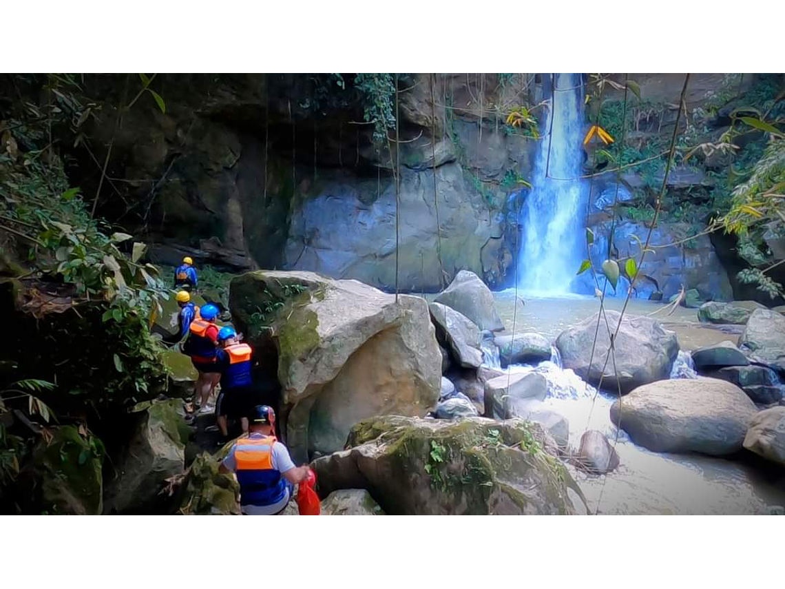 PLAN TRAVESÍA POR EL RÍO LA VIEJA (Canotaje + Campamento)