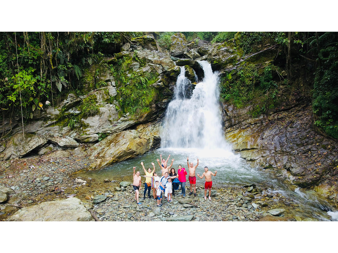 Spazieren Sie in den Wasserfällen von Rio Verde