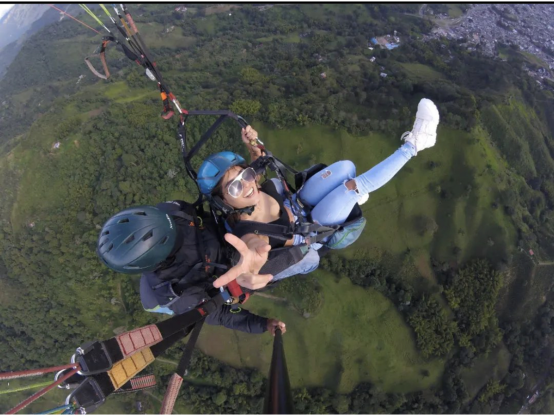 Paragliding flight Calarca