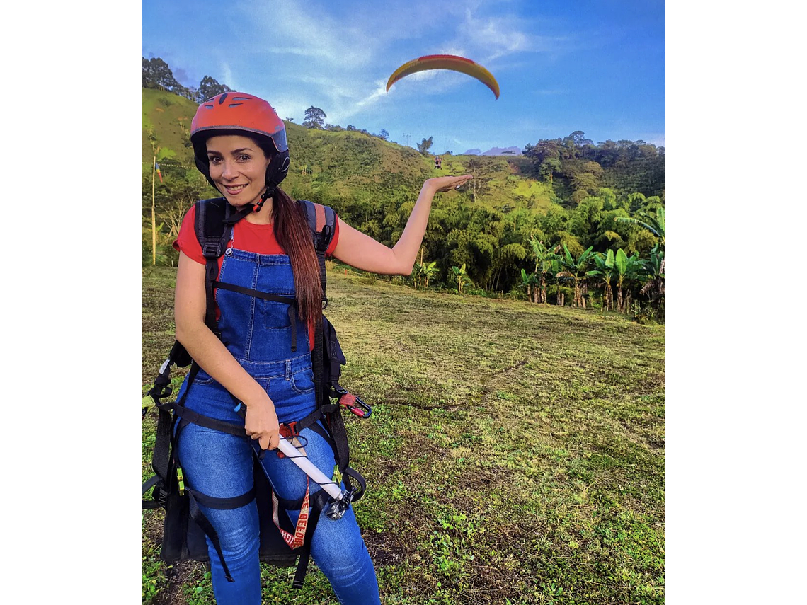 Paragliding flight Calarca