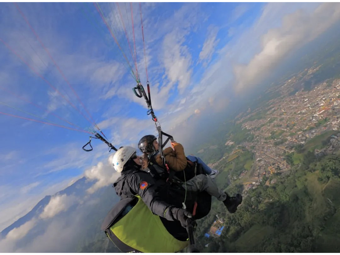 Paragliding flight Calarca