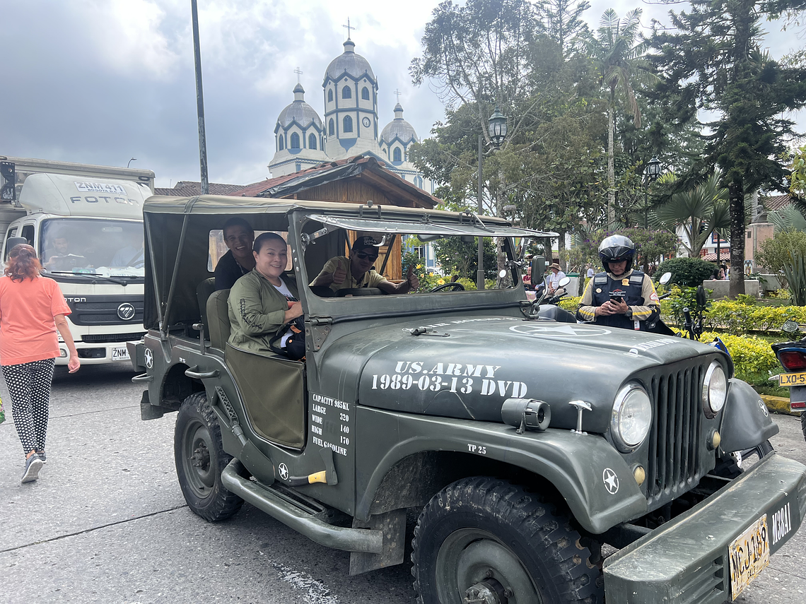 City Tour Filandia A Bordo De Un Jeep Willys Clásico