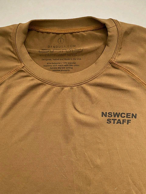 DFND USA | Polera Técnica NSWCEN Staff | Hombre | Talla L