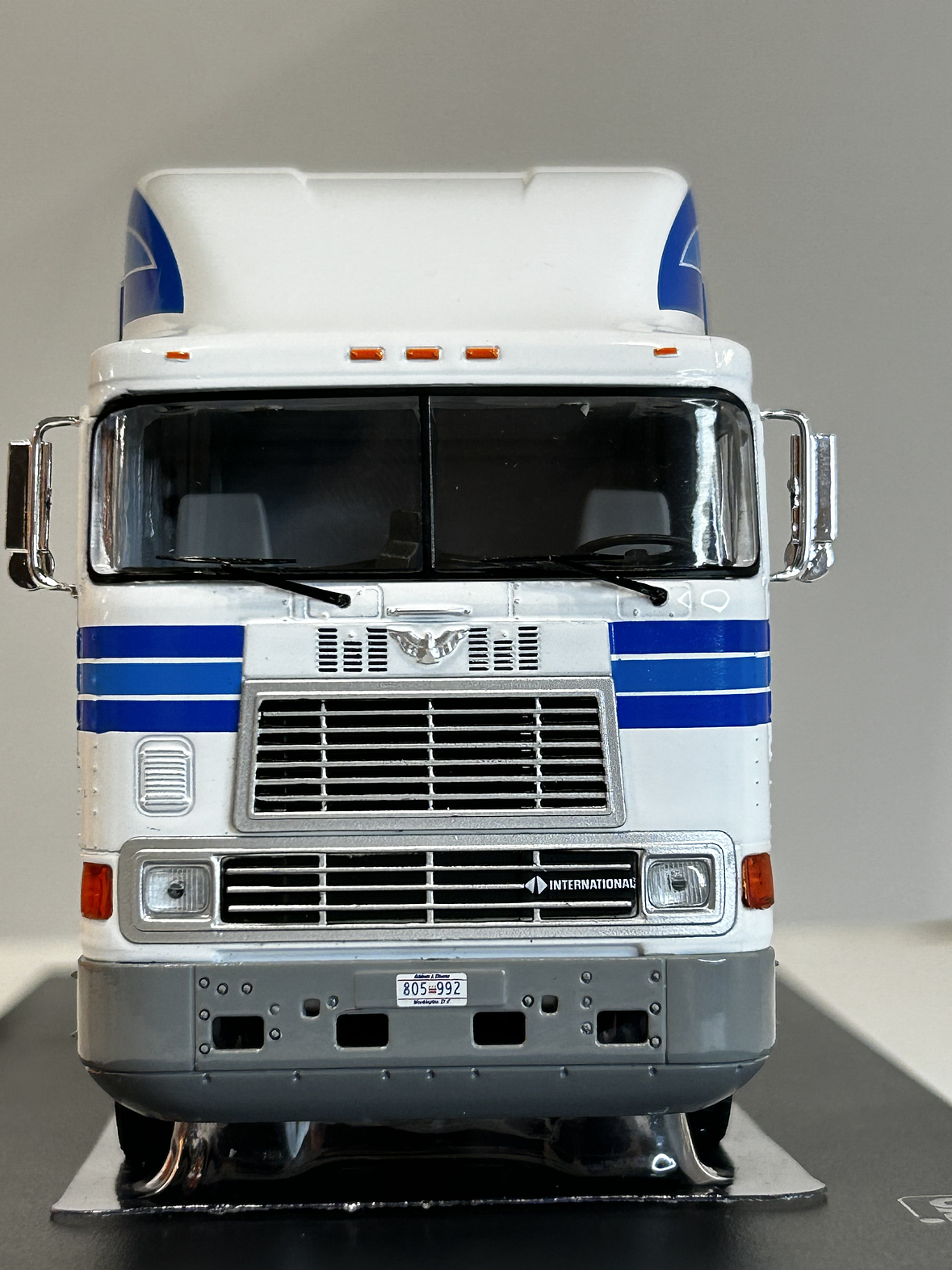 Camión International Eagle 9800 a Escala 1:43 | Modelo Coleccionable de Ixo models. De alta precisión 3