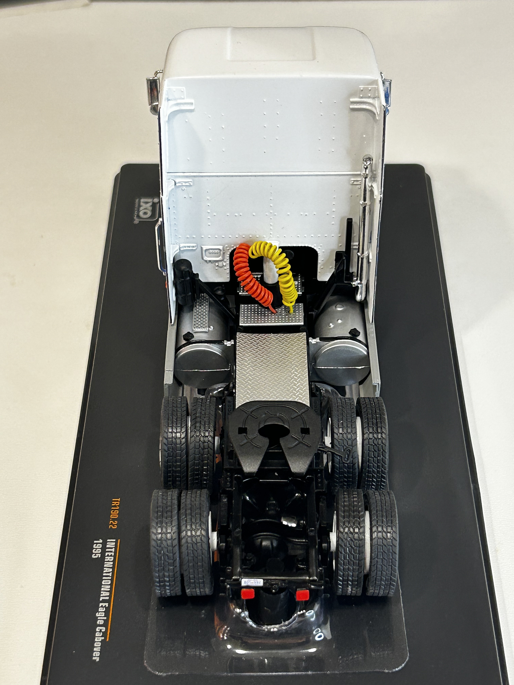 Camión International Eagle 9800 a Escala 1:43 | Modelo Coleccionable de Ixo models. De alta precisión 7