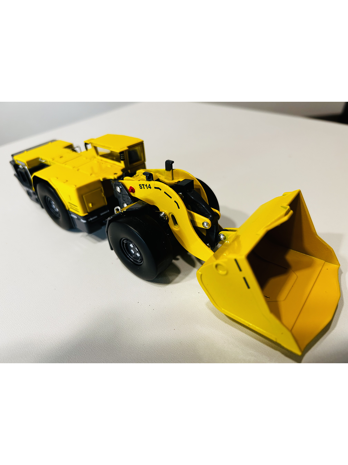 Scooptram ST14 a Escala 1:50 de Atlas Copco | Maquinaria Pesada Minería en Metal. Coleccionable 4
