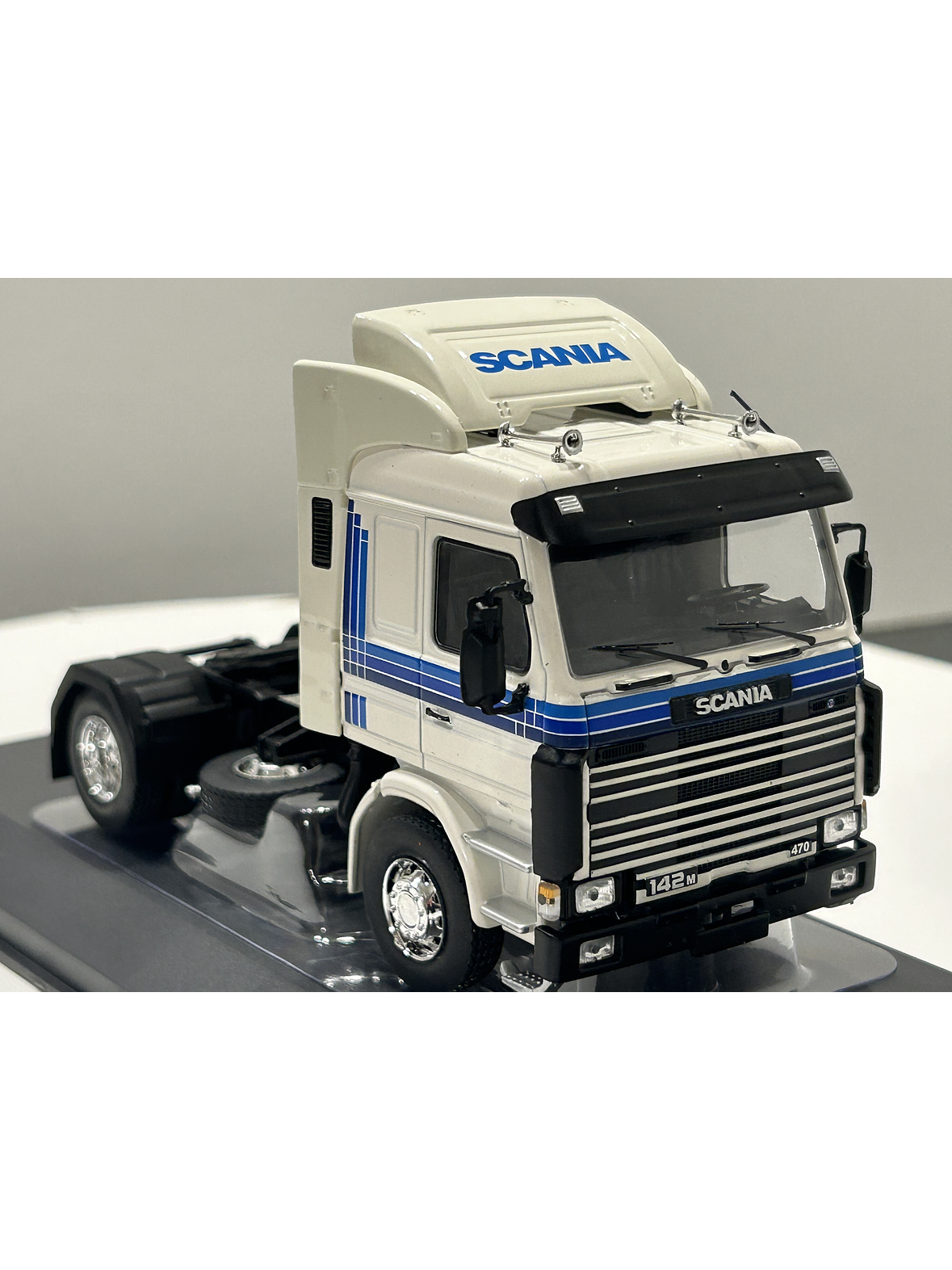 Camión Scania 142M Año 1987 – Ixo Models Escala 1:43 | Réplica Coleccionable de Alta Precisión 4