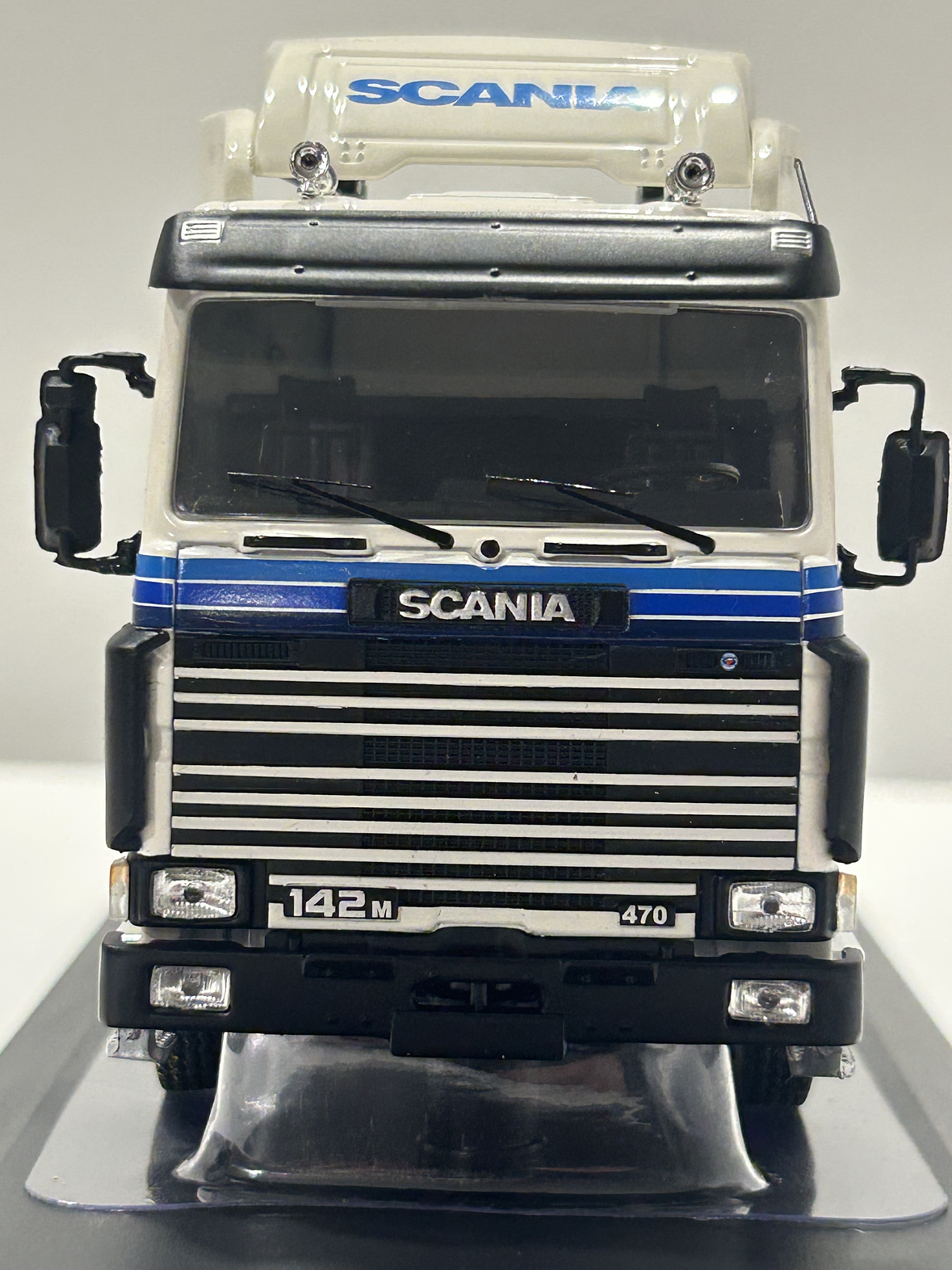 Camión Scania 142M Año 1987 – Ixo Models Escala 1:43 | Réplica Coleccionable de Alta Precisión 3