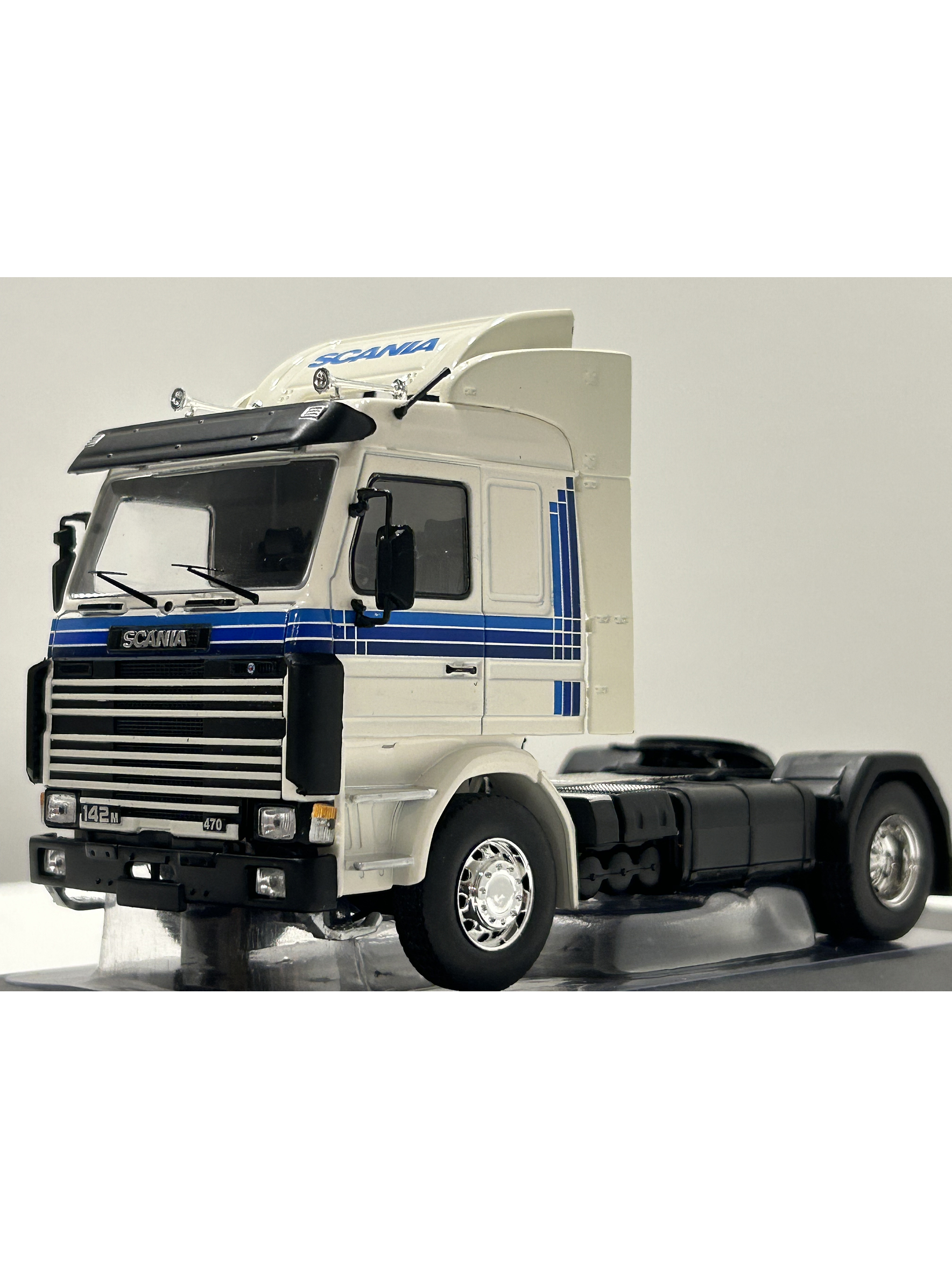 Camión Scania 142M Año 1987 – Ixo Models Escala 1:43 | Réplica Coleccionable de Alta Precisión 2