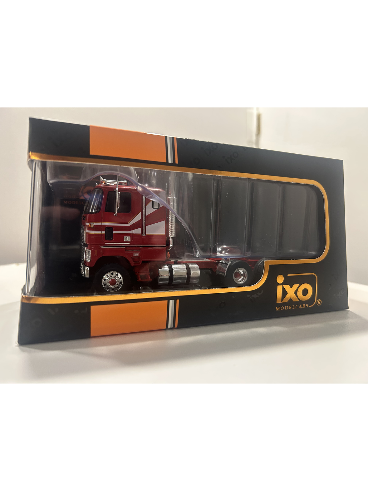 Camión Ford CL 9000 (1976) a Escala 1:43 | Modelo Ixo models. Coleccionable, en Metal Detallado 11