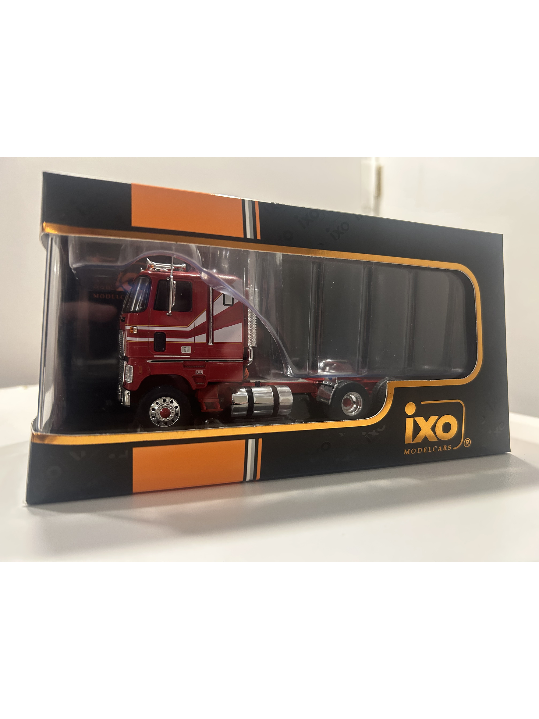 Camión Ford CL 9000 (1976) a Escala 1:43 | Modelo Ixo models. Coleccionable, en Metal Detallado 11