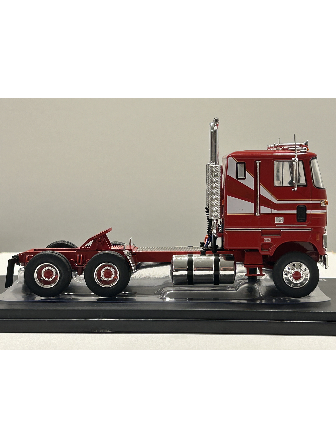 Camión Ford CL 9000 (1976) a Escala 1:43 | Modelo Ixo models. Coleccionable, en Metal Detallado 5