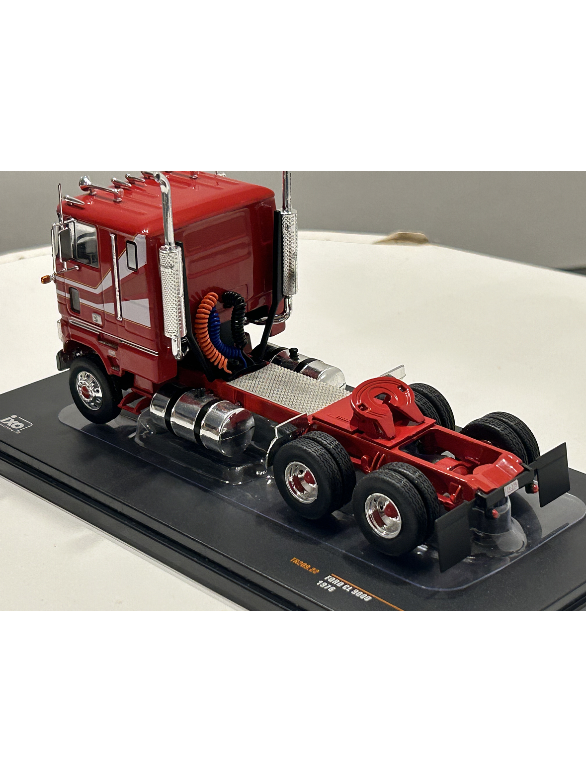 Camión Ford CL 9000 (1976) a Escala 1:43 | Modelo Ixo models. Coleccionable, en Metal Detallado 8