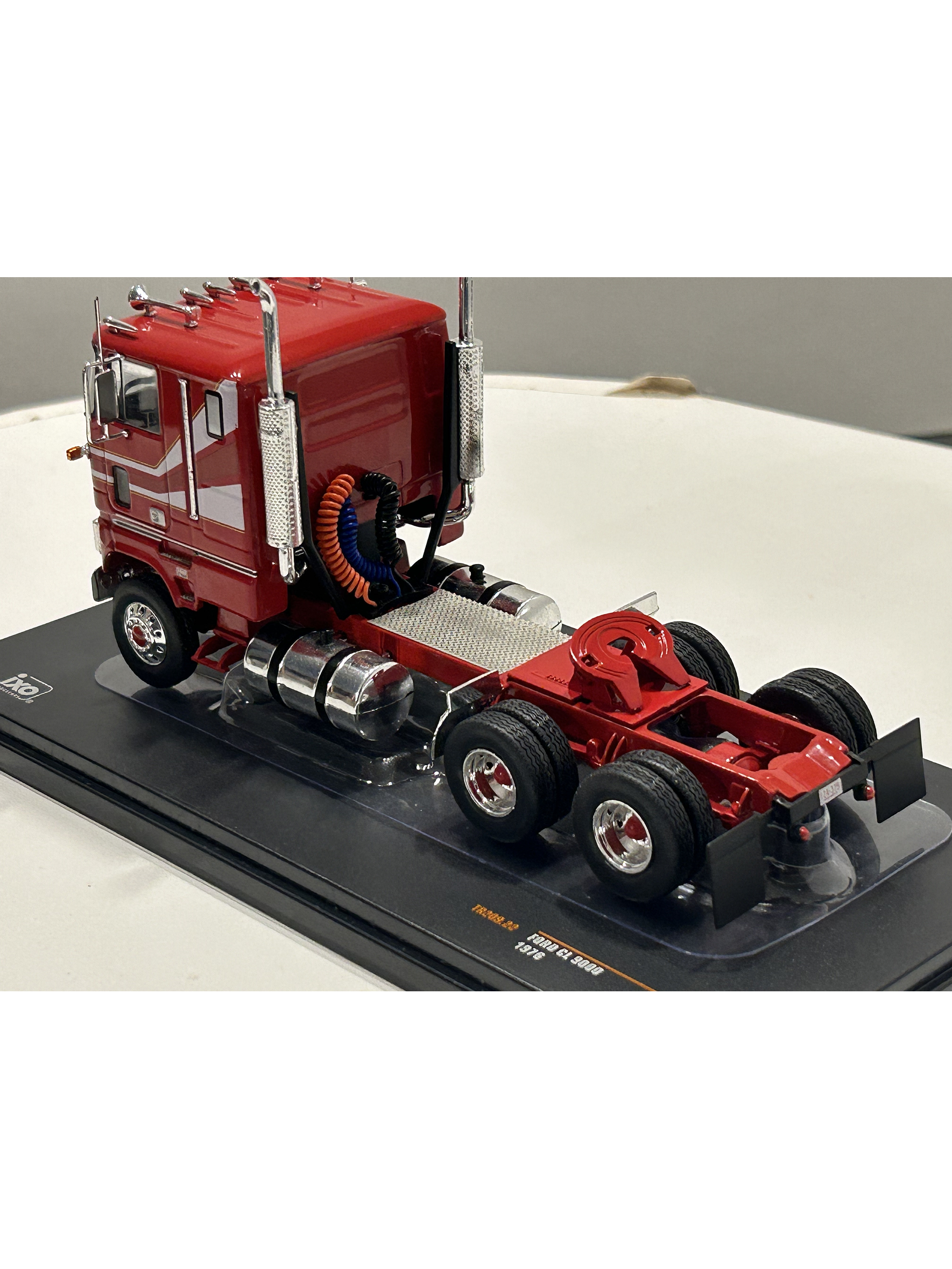 Camión Ford CL 9000 (1976) a Escala 1:43 | Modelo Ixo models. Coleccionable, en Metal Detallado 8