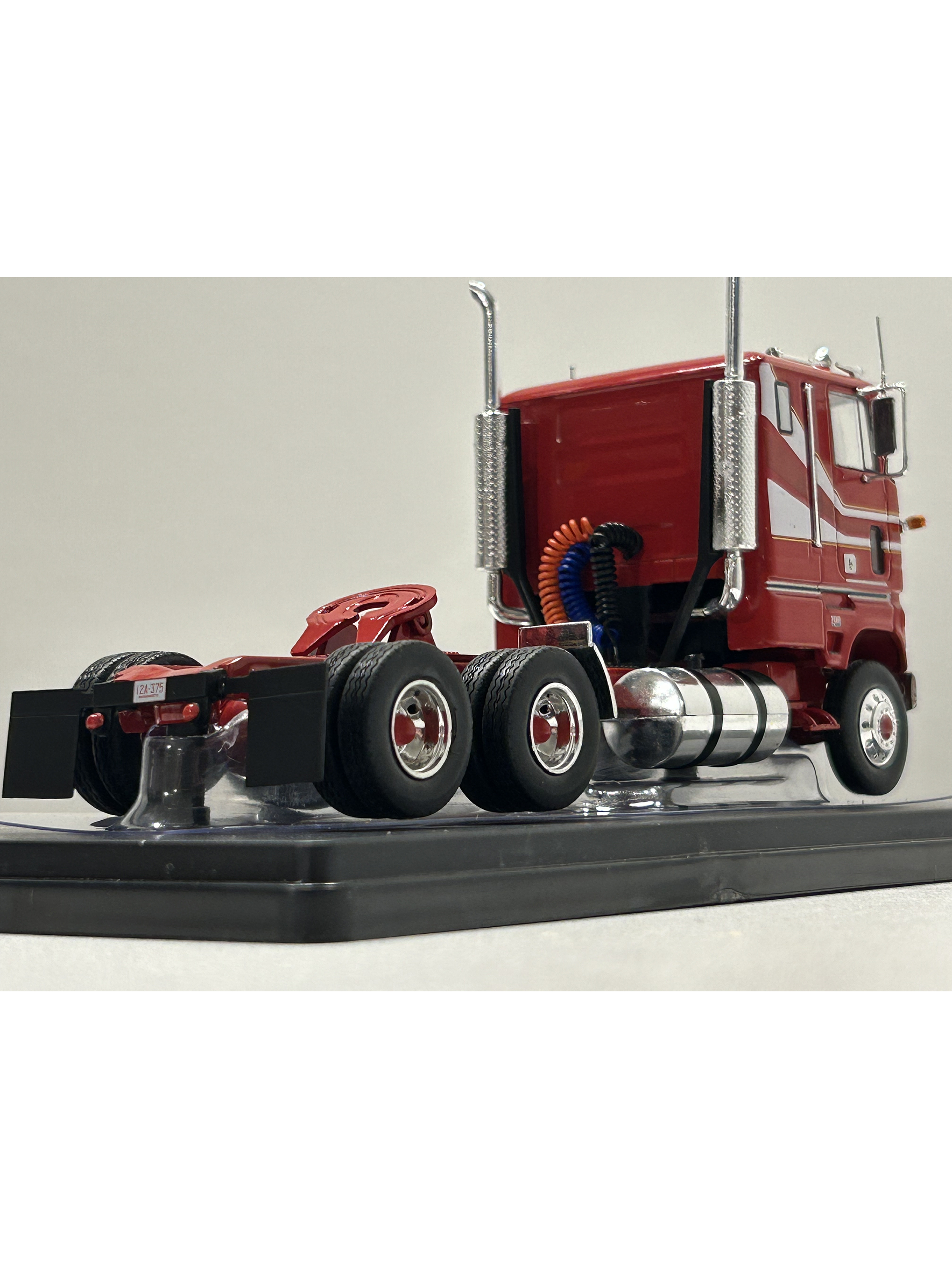 Camión Ford CL 9000 (1976) a Escala 1:43 | Modelo Ixo models. Coleccionable, en Metal Detallado 6