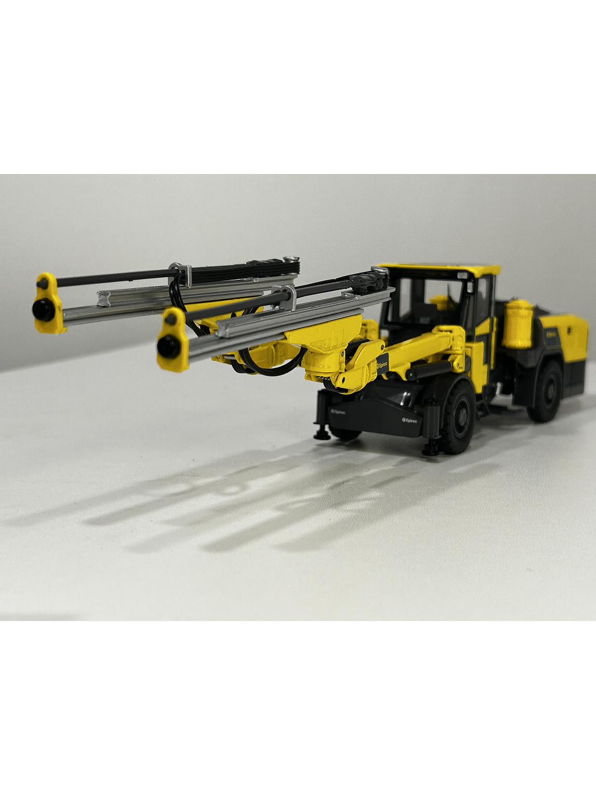 Jumbo Boomer M20 SG Epiroc. Escala 1:50 | Equipo Minería Subterránea en Metal Coleccionable (Die-cast)  2