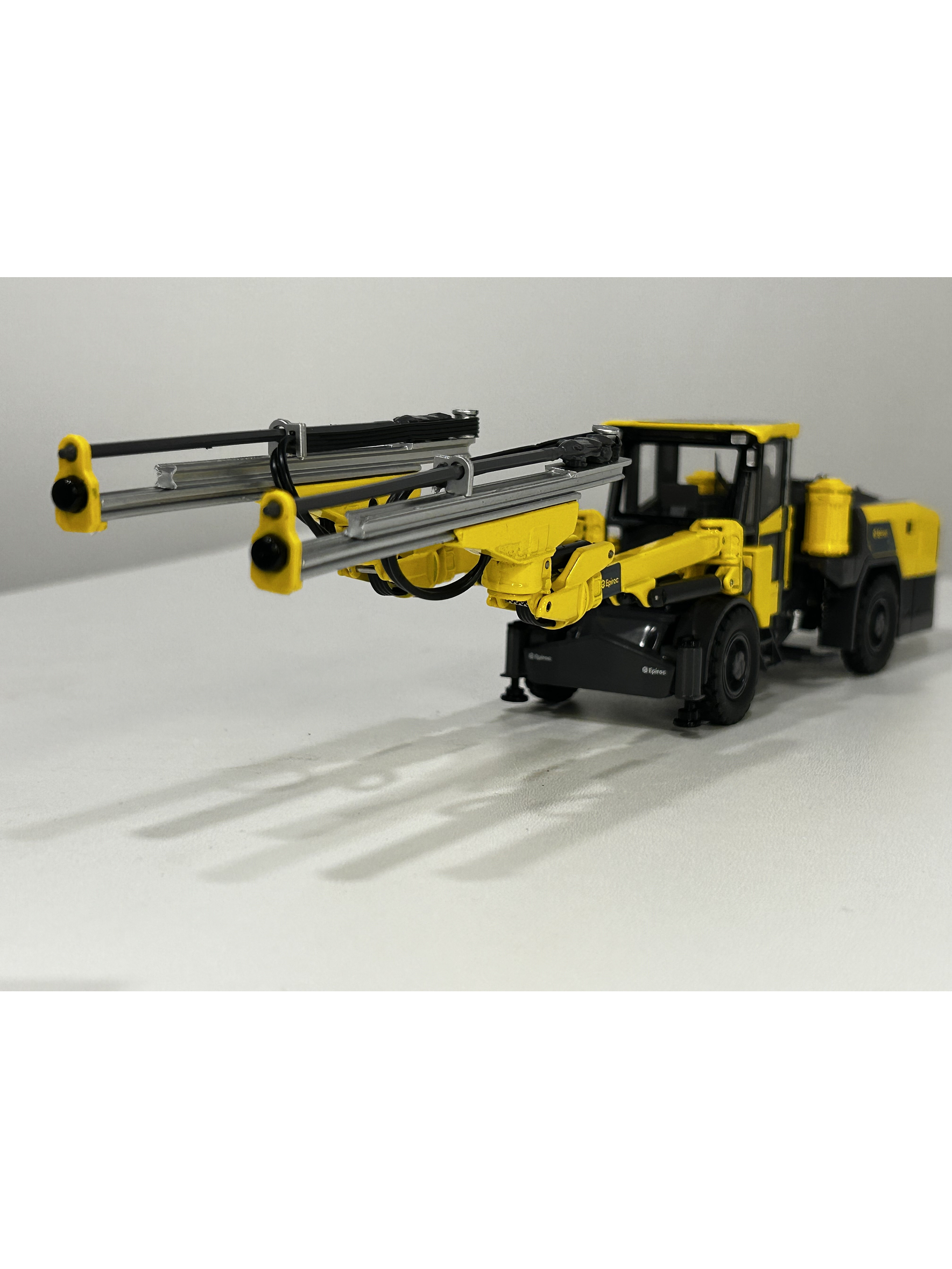 Jumbo Boomer M20 SG Epiroc. Escala 1:50 | Equipo Minería Subterránea en Metal Coleccionable (Die-cast)  2