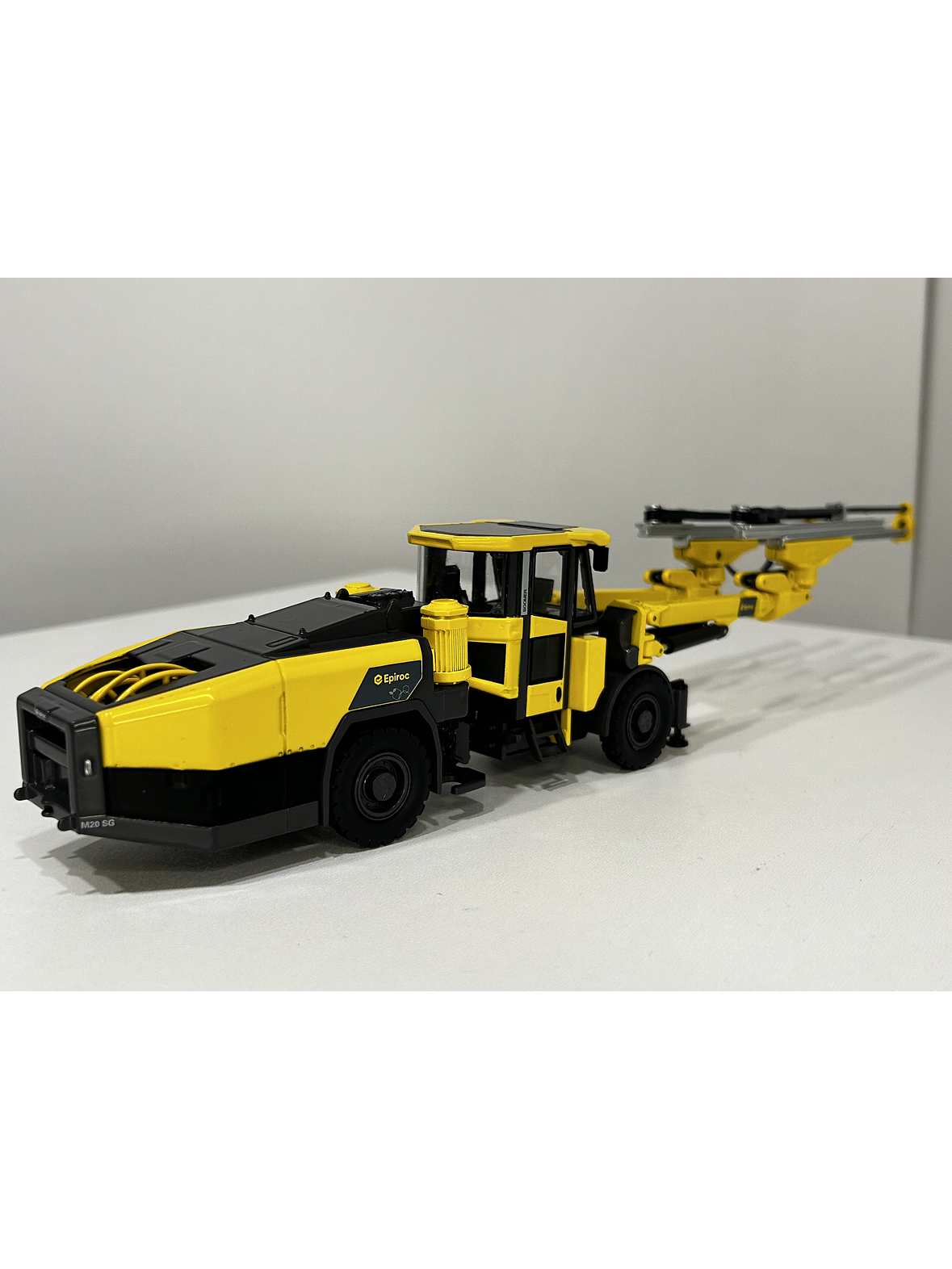 Jumbo Boomer M20 SG Epiroc. Escala 1:50 | Equipo Minería Subterránea en Metal Coleccionable (Die-cast)  8