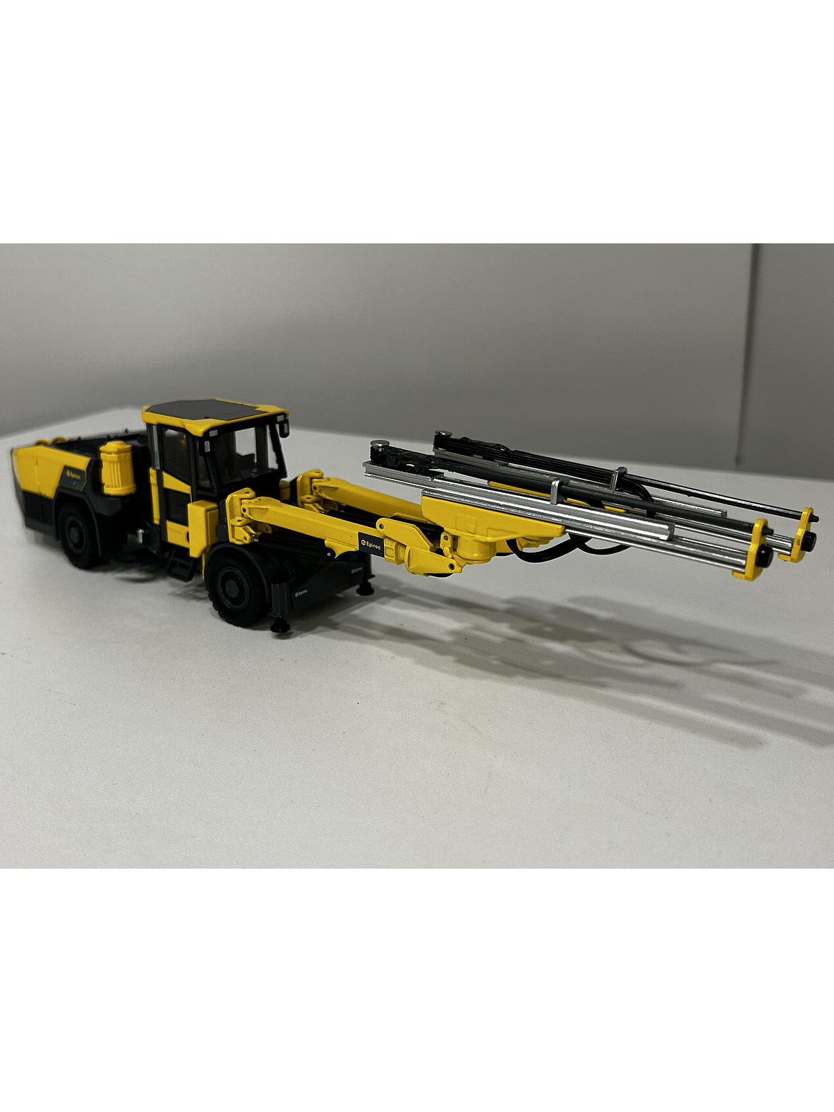 Jumbo Boomer M20 SG Epiroc. Escala 1:50 | Equipo Minería Subterránea en Metal Coleccionable (Die-cast)  9