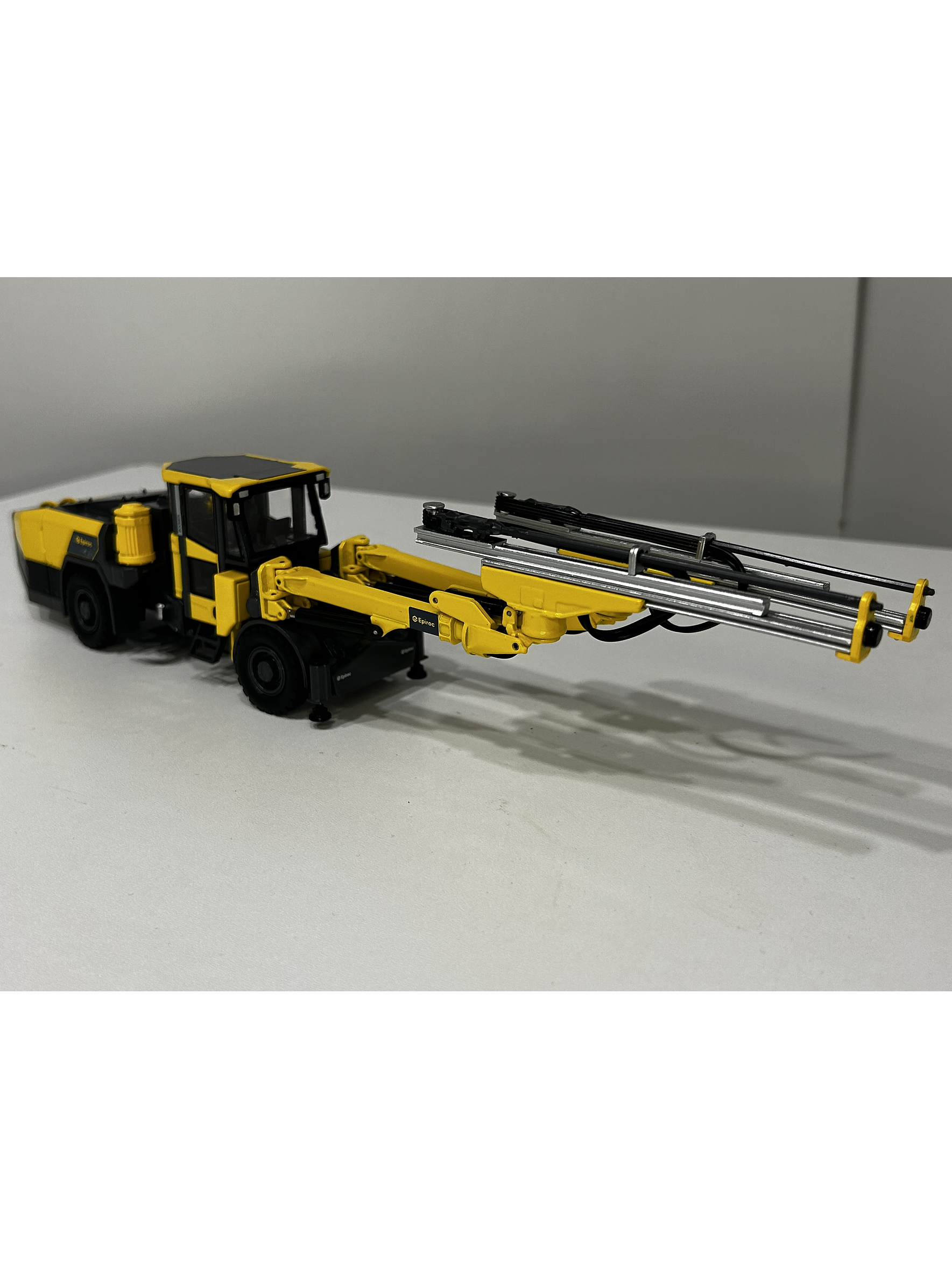 Jumbo Boomer M20 SG Epiroc. Escala 1:50 | Equipo Minería Subterránea en Metal Coleccionable (Die-cast)  9