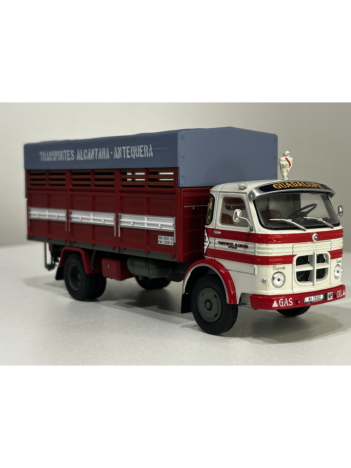 Pegaso 1095 “Transportes Alcántara” 1969 – Escala 1:43 | Die-cast Salvat (IXO) 4