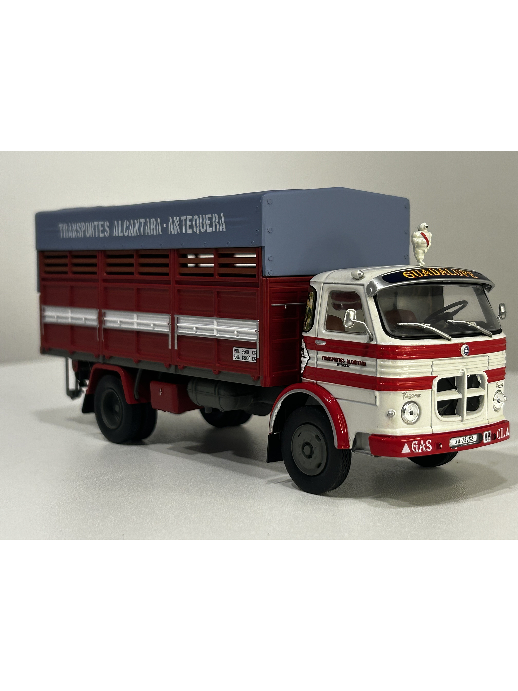 Pegaso 1095 “Transportes Alcántara” 1969 – Escala 1:43 | Die-cast Salvat (IXO) 4