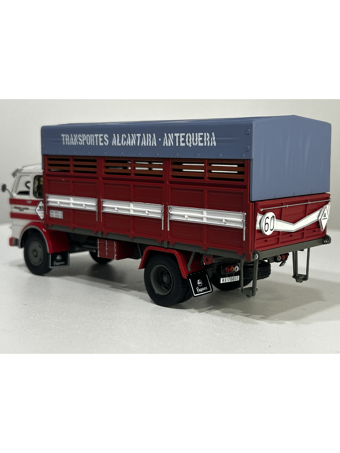 Pegaso 1095 “Transportes Alcántara” 1969 – Escala 1:43 | Die-cast Salvat (IXO) 8