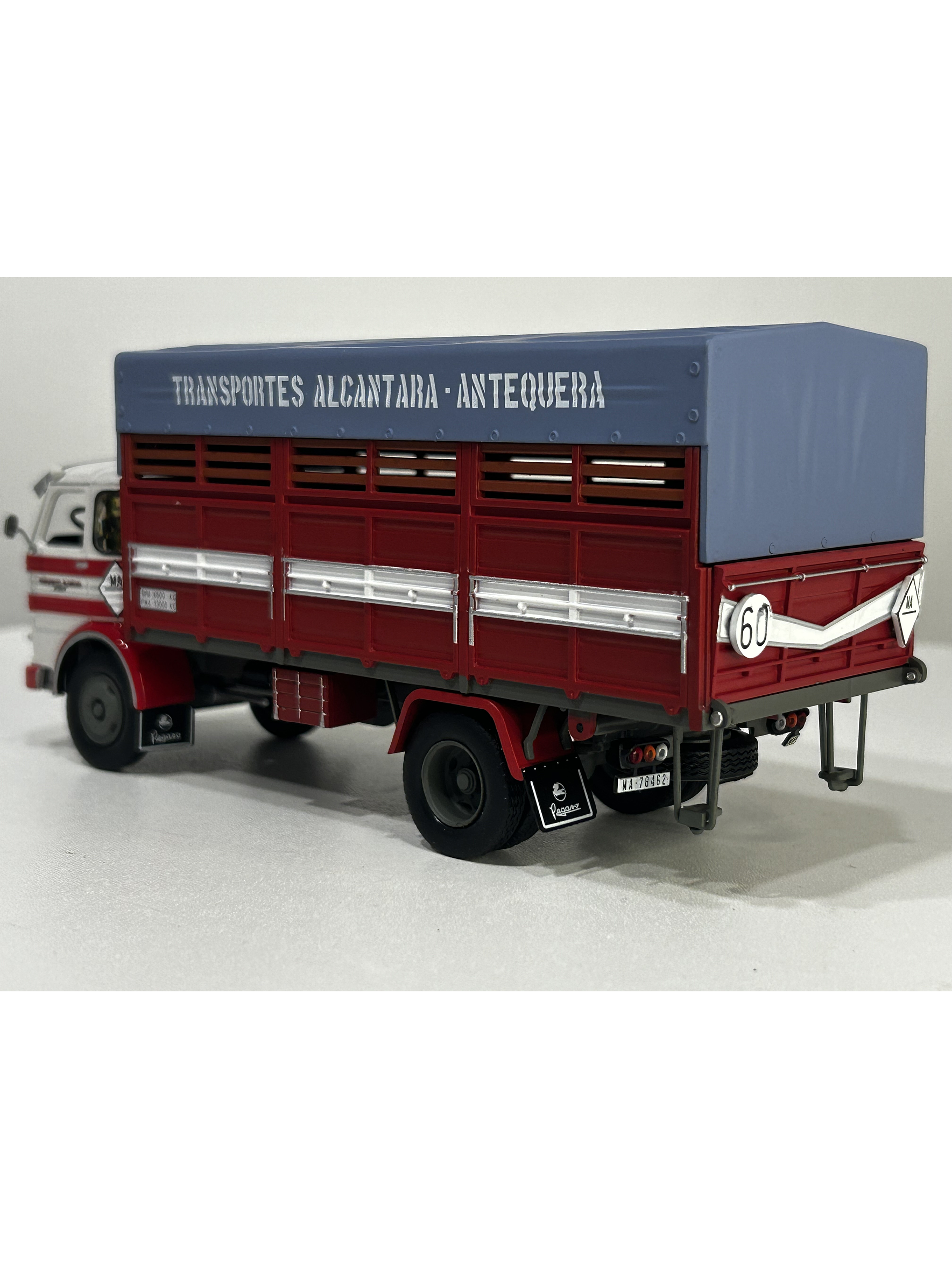 Pegaso 1095 “Transportes Alcántara” 1969 – Escala 1:43 | Die-cast Salvat (IXO) 8