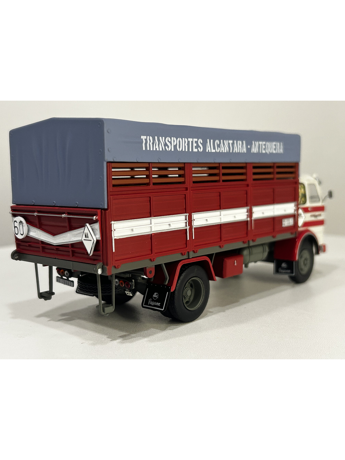 Pegaso 1095 “Transportes Alcántara” 1969 – Escala 1:43 | Die-cast Salvat (IXO) 6
