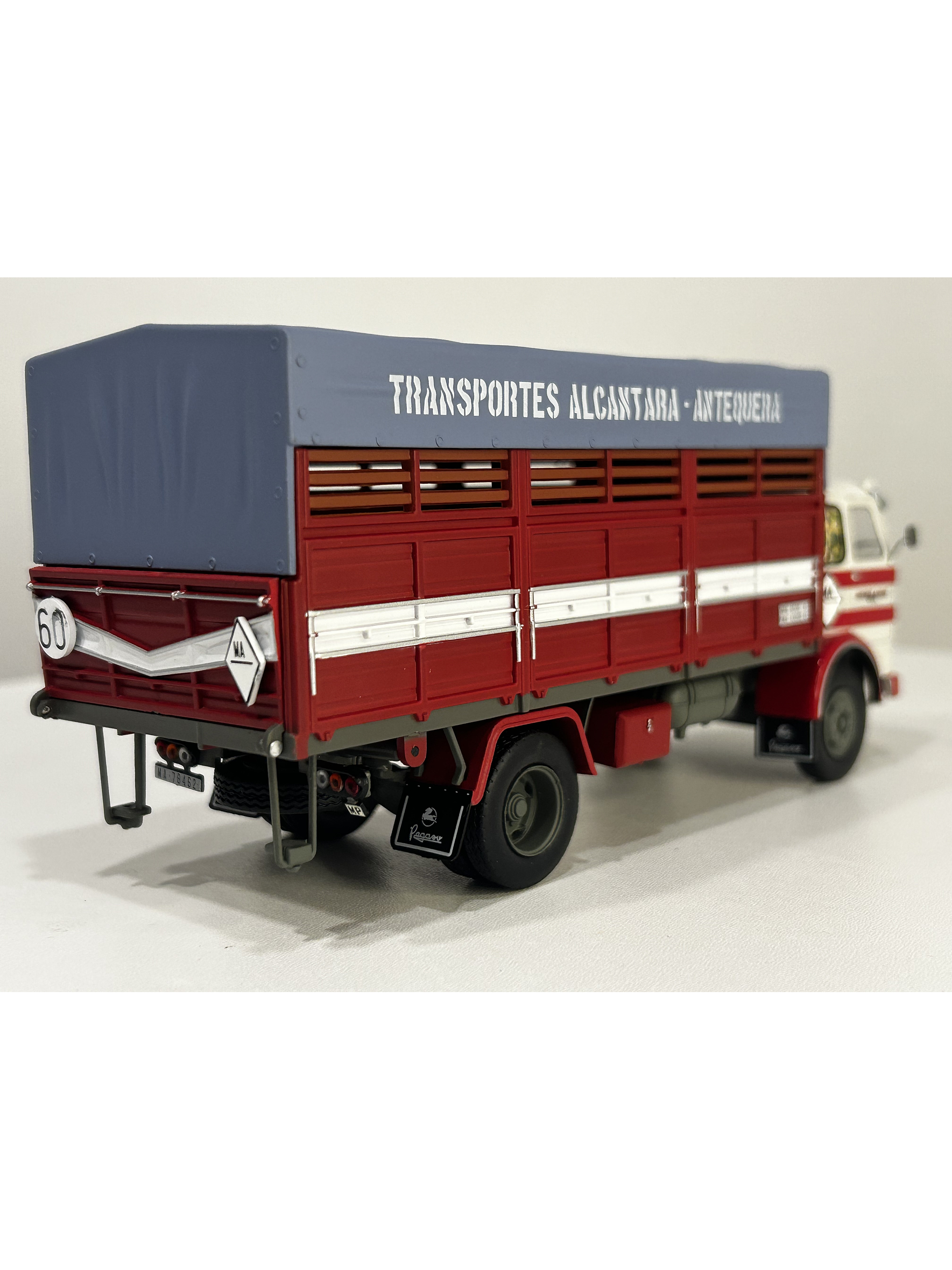 Pegaso 1095 “Transportes Alcántara” 1969 – Escala 1:43 | Die-cast Salvat (IXO) 6