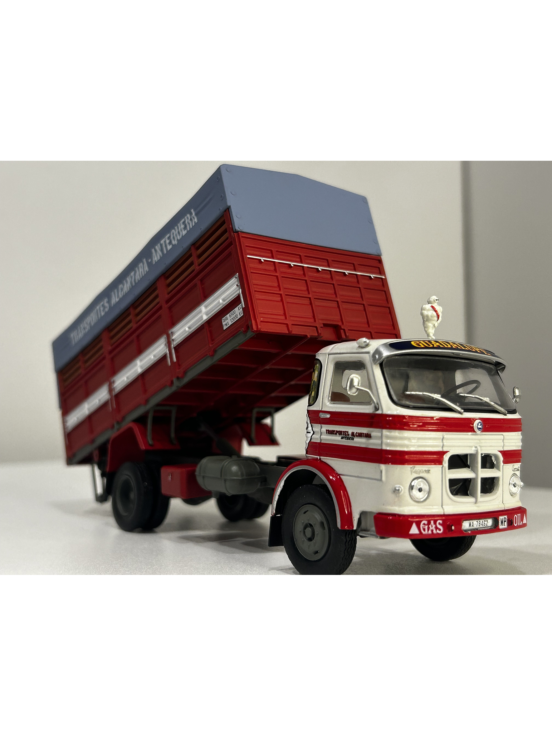 Pegaso 1095 “Transportes Alcántara” 1969 – Escala 1:43 | Die-cast Salvat (IXO) 3