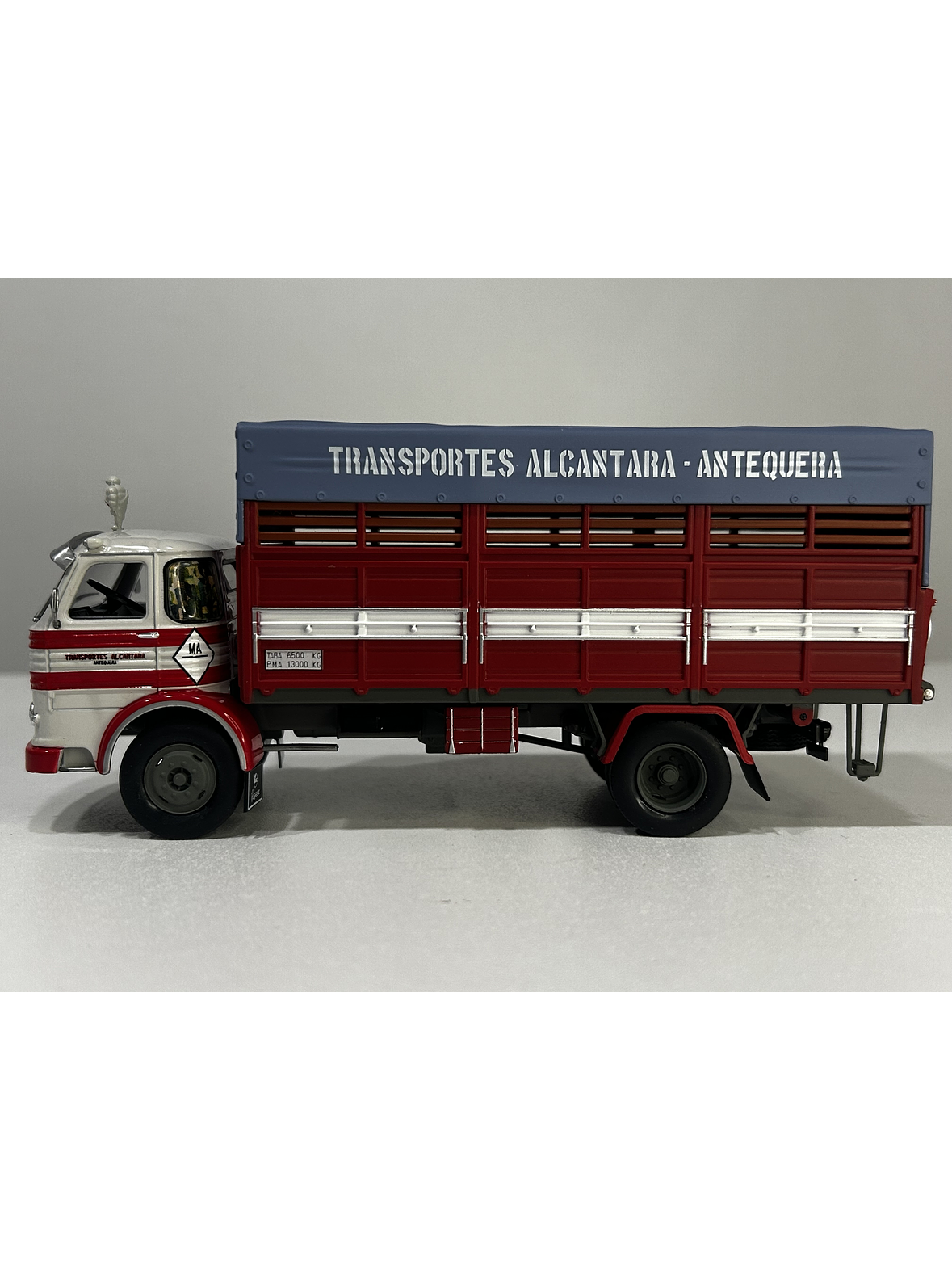 Pegaso 1095 “Transportes Alcántara” 1969 – Escala 1:43 | Die-cast Salvat (IXO) 9