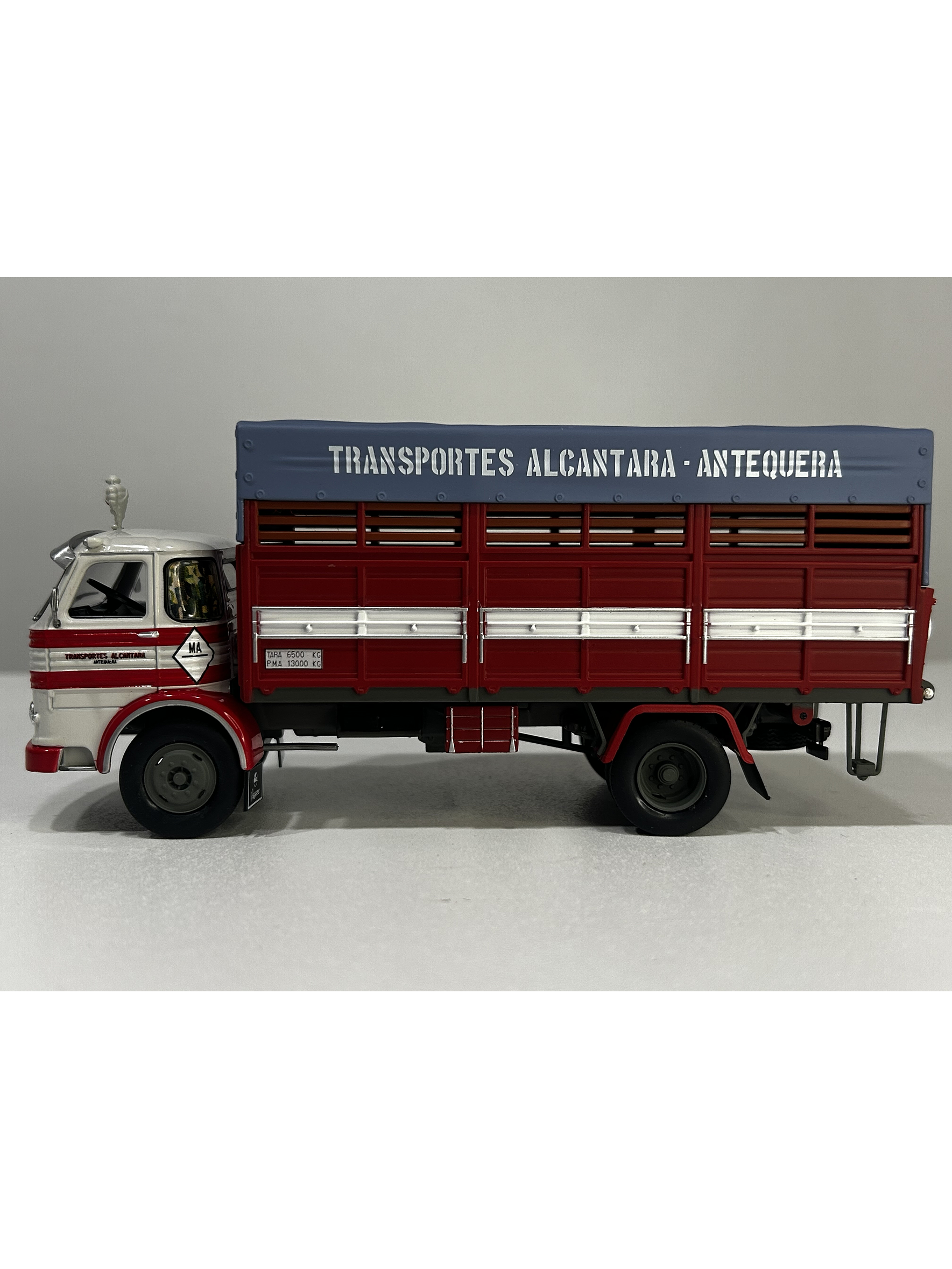 Pegaso 1095 “Transportes Alcántara” 1969 – Escala 1:43 | Die-cast Salvat (IXO) 9