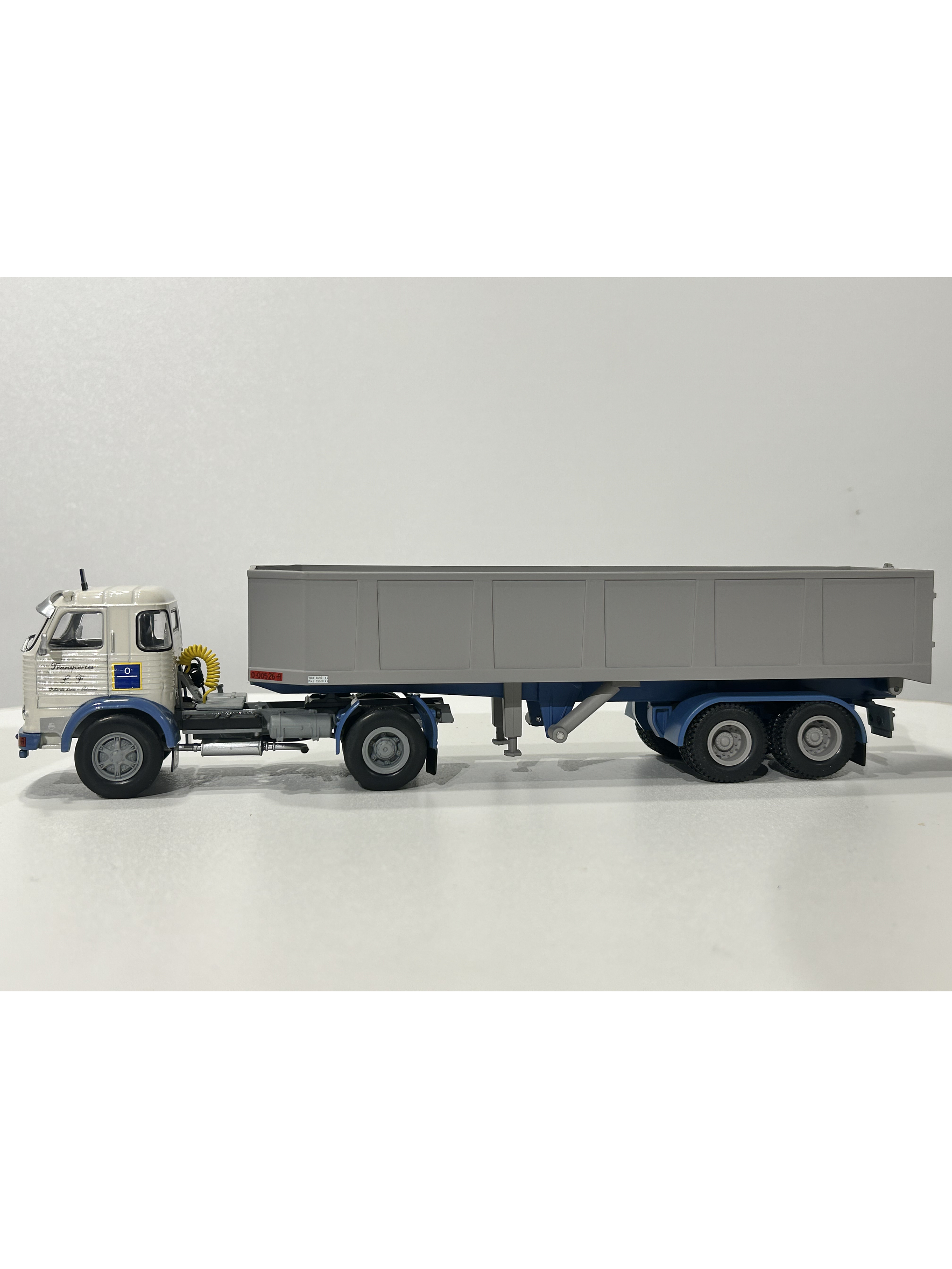 Pegaso 2020 B (1973) “Transportes L. Fidalgo” Tolva | Escala 1:43 Salvat/IXO Die-cast 10