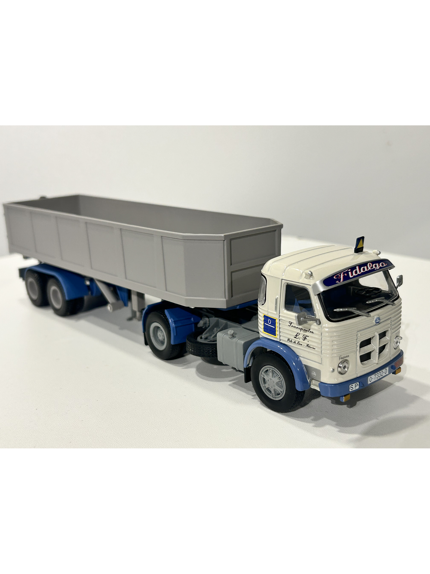 Pegaso 2020 B (1973) “Transportes L. Fidalgo” Tolva | Escala 1:43 Salvat/IXO Die-cast 5