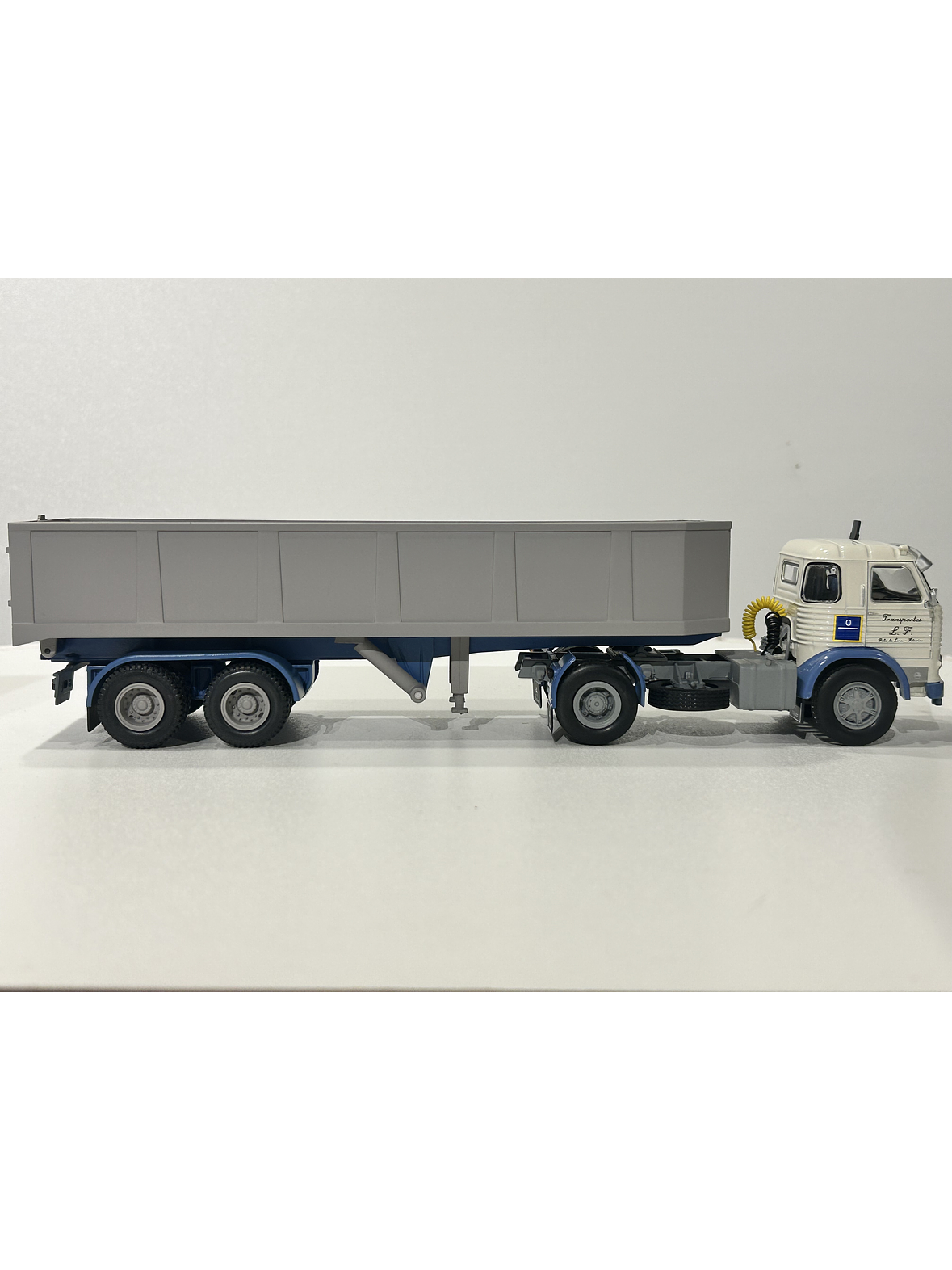 Pegaso 2020 B (1973) “Transportes L. Fidalgo” Tolva | Escala 1:43 Salvat/IXO Die-cast 7