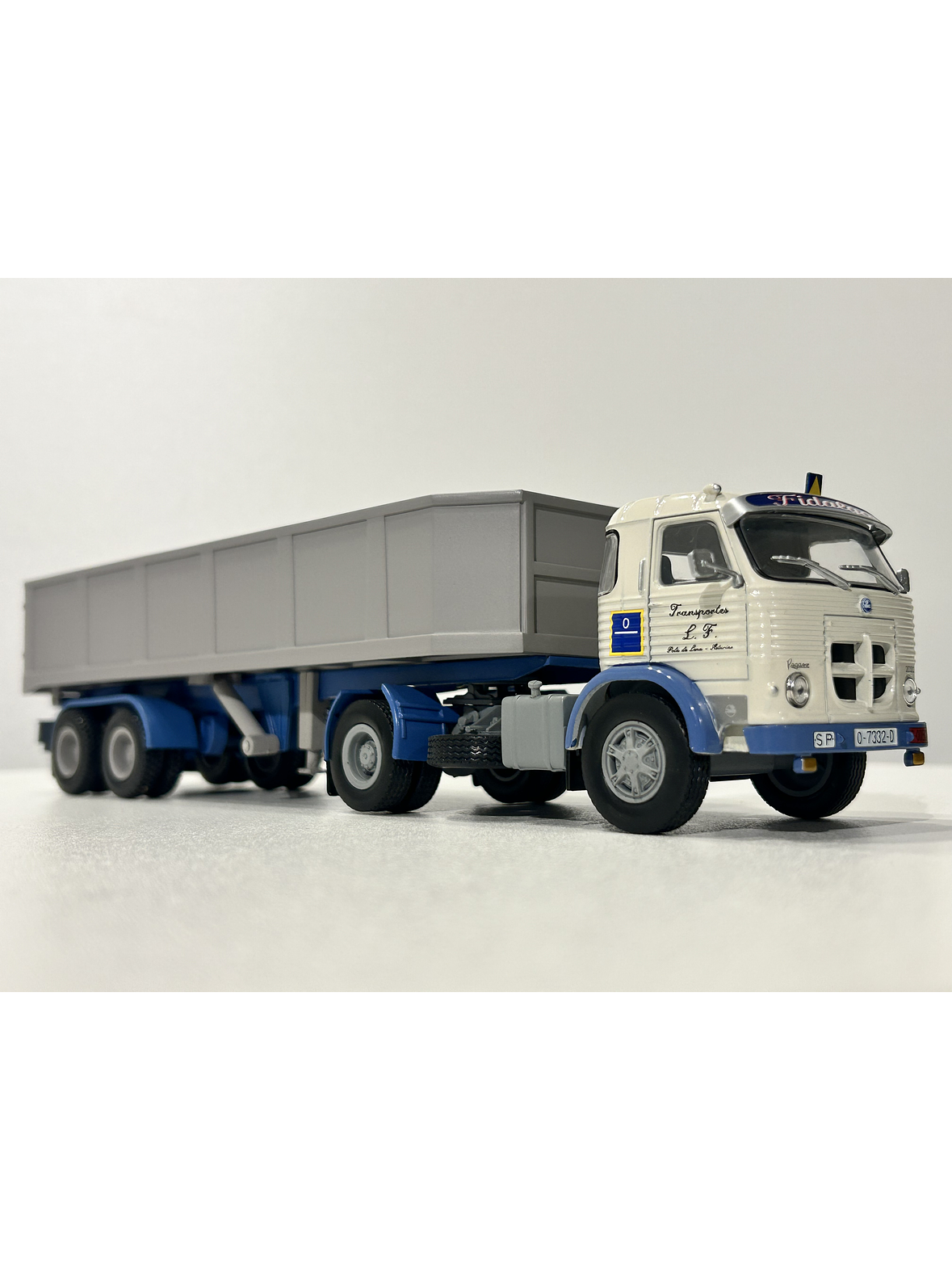 Pegaso 2020 B (1973) “Transportes L. Fidalgo” Tolva | Escala 1:43 Salvat/IXO Die-cast 6