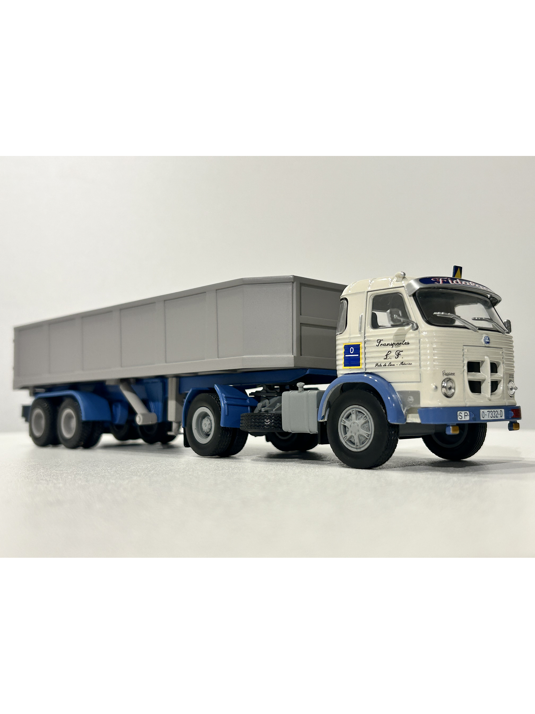 Pegaso 2020 B (1973) “Transportes L. Fidalgo” Tolva | Escala 1:43 Salvat/IXO Die-cast 6