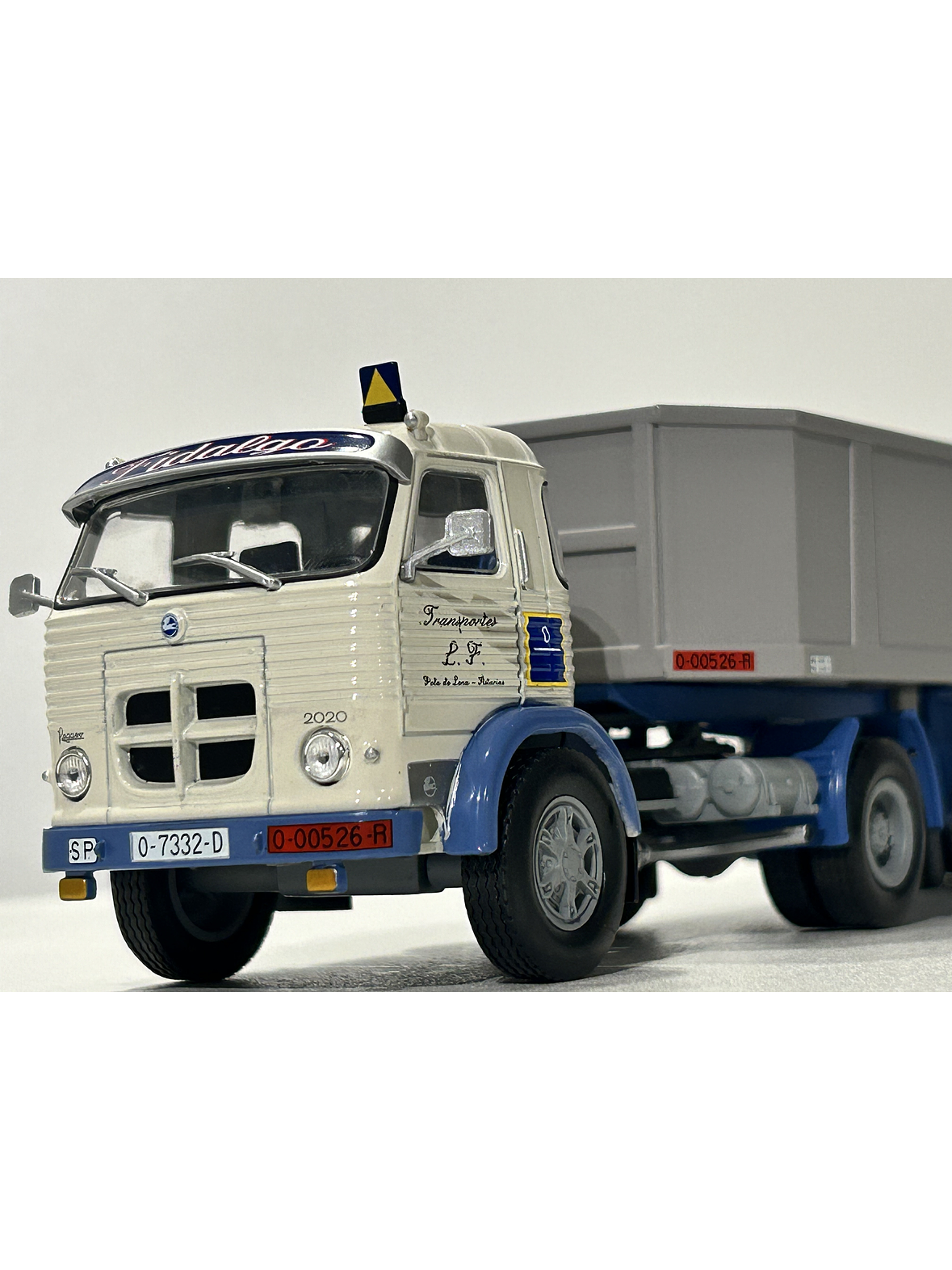 Pegaso 2020 B (1973) “Transportes L. Fidalgo” Tolva | Escala 1:43 Salvat/IXO Die-cast 11