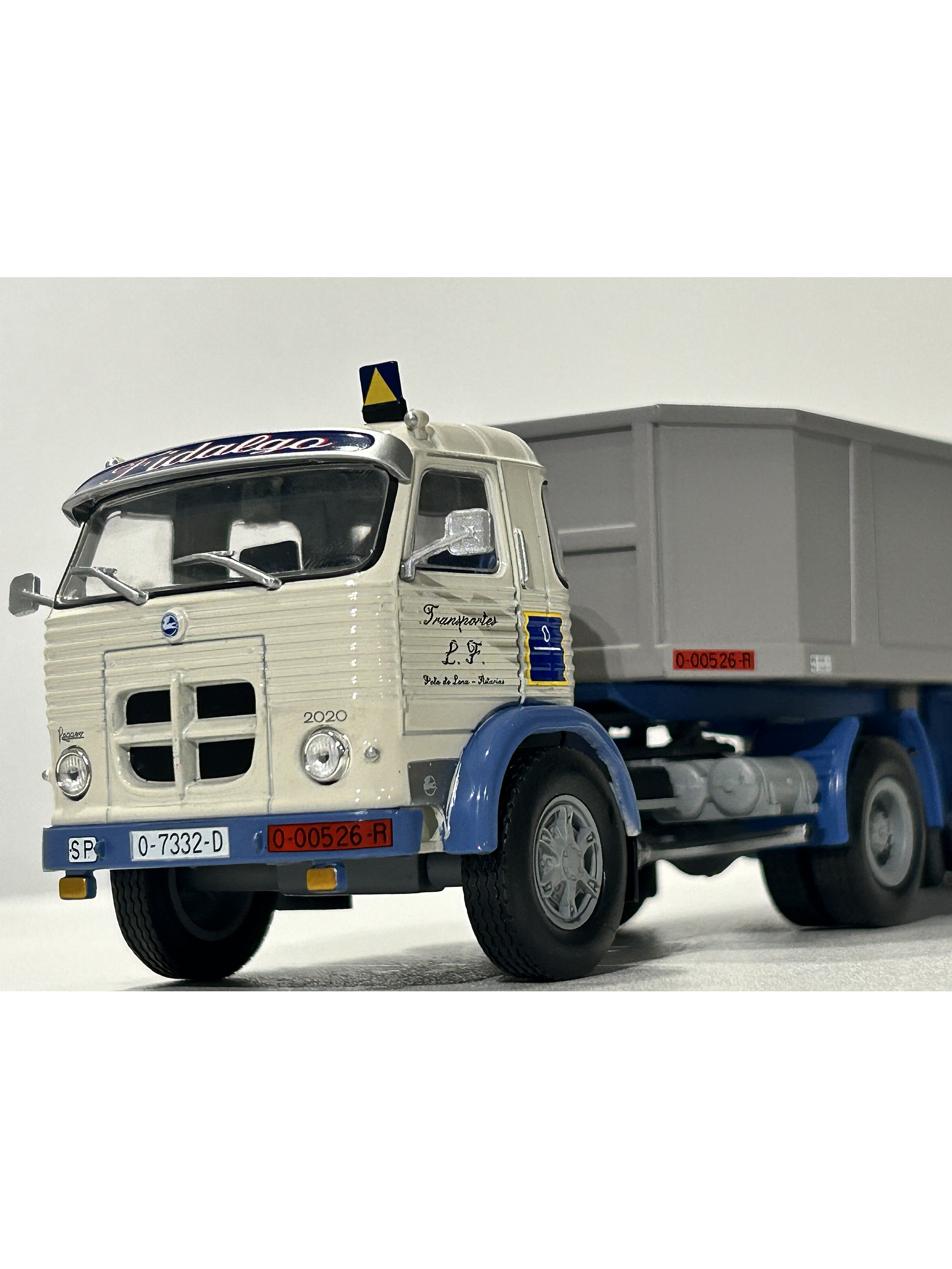 Pegaso 2020 B (1973) “Transportes L. Fidalgo” Tolva | Escala 1:43 Salvat/IXO Die-cast 11
