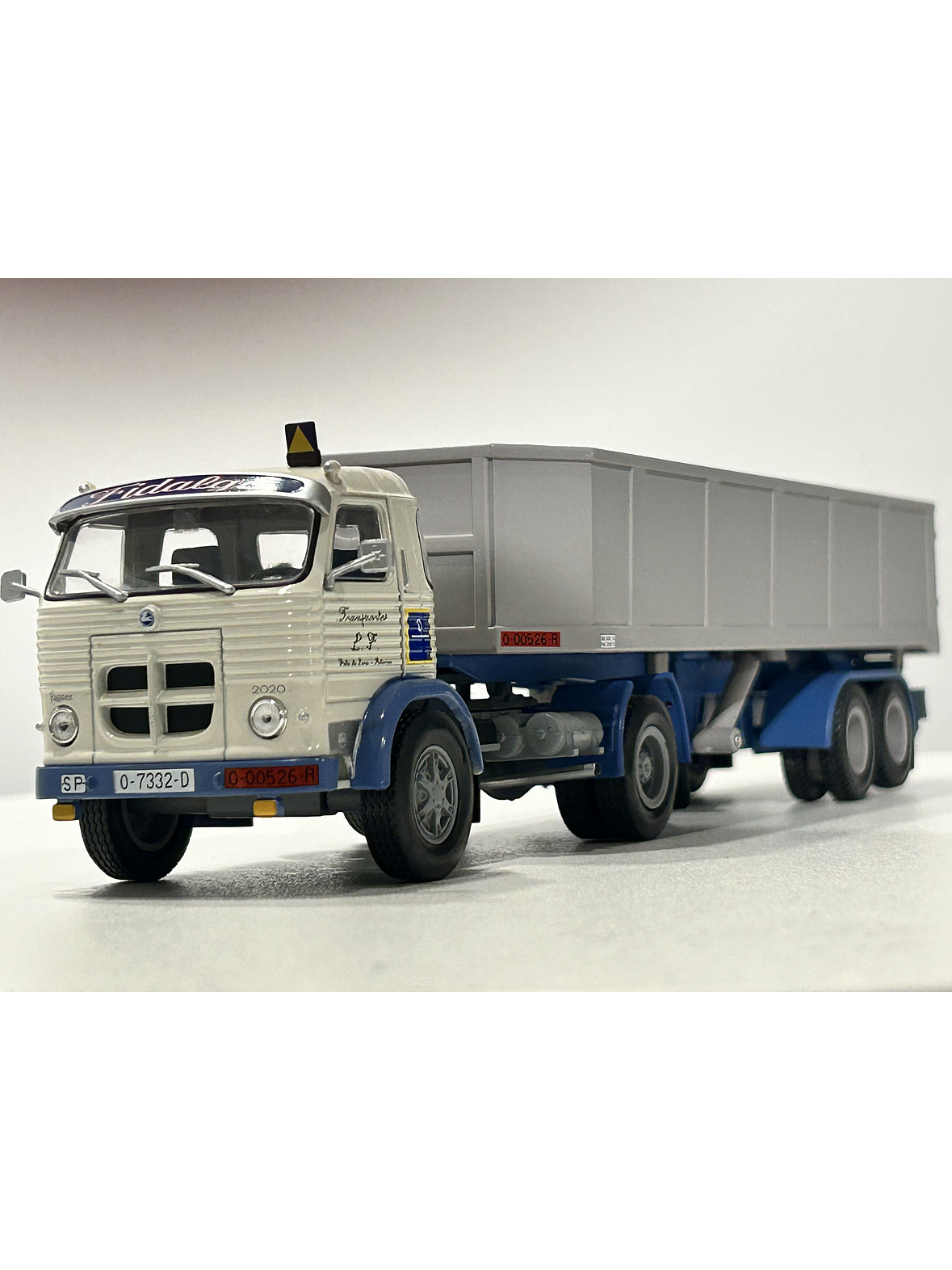 Pegaso 2020 B (1973) “Transportes L. Fidalgo” Tolva | Escala 1:43 Salvat/IXO Die-cast 3