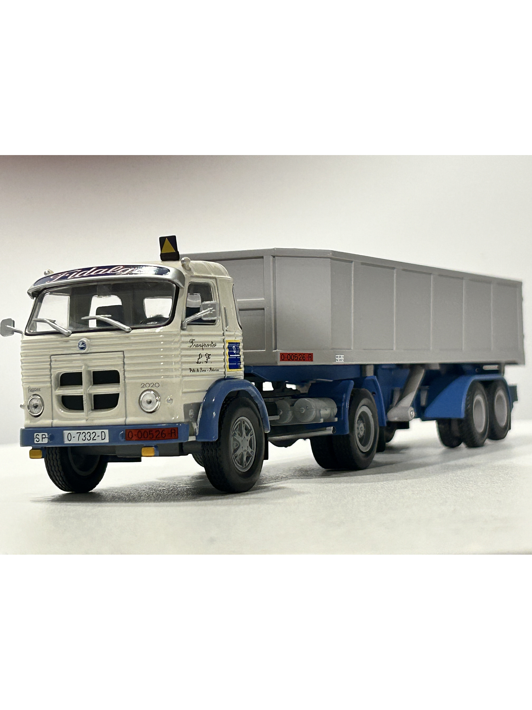 Pegaso 2020 B (1973) “Transportes L. Fidalgo” Tolva | Escala 1:43 Salvat/IXO Die-cast 3