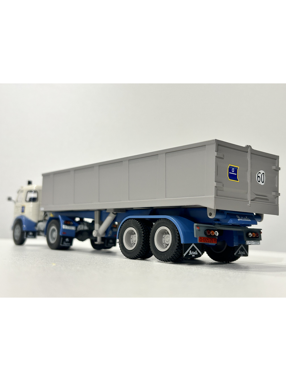 Pegaso 2020 B (1973) “Transportes L. Fidalgo” Tolva | Escala 1:43 Salvat/IXO Die-cast 9