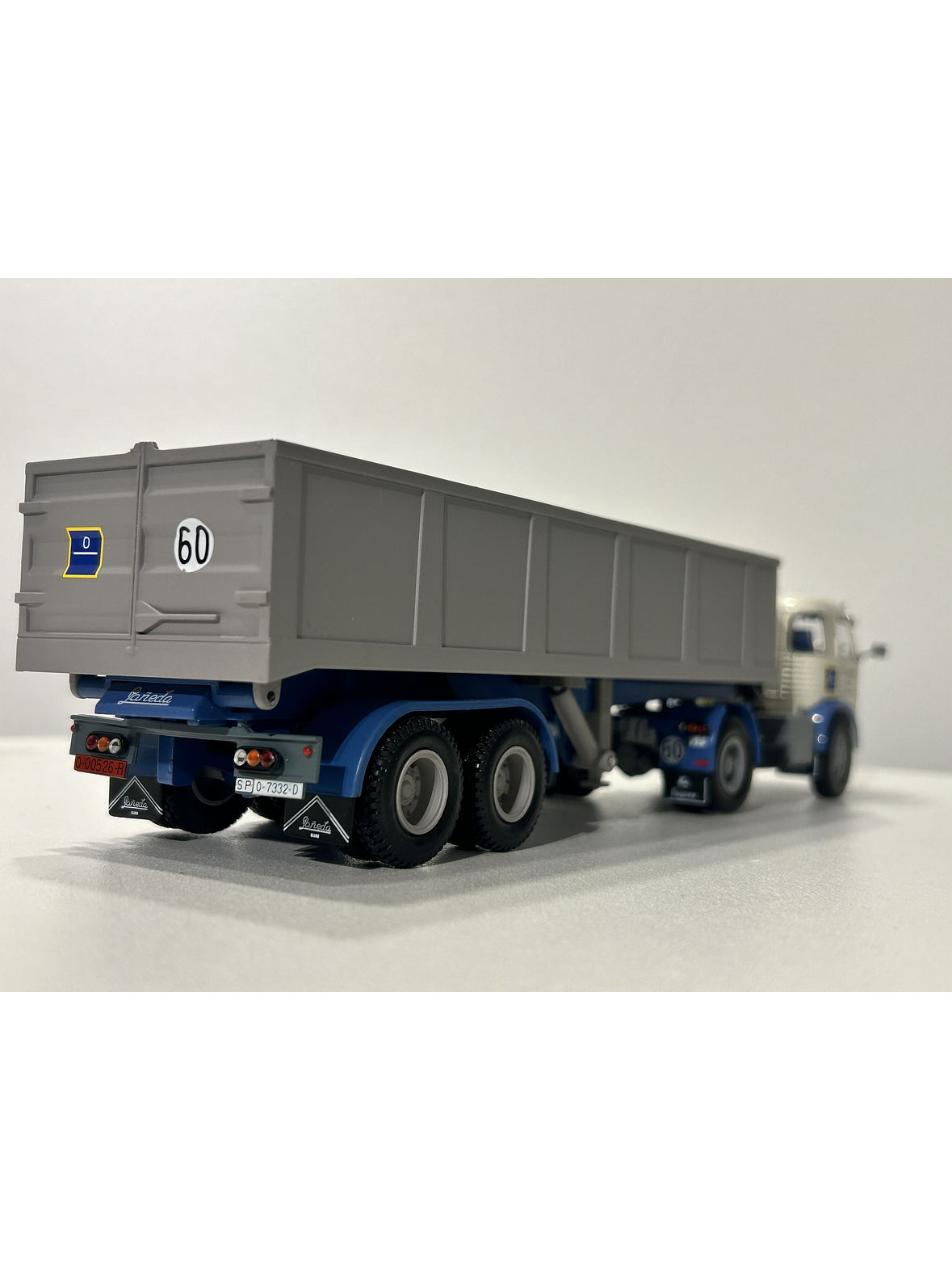 Pegaso 2020 B (1973) “Transportes L. Fidalgo” Tolva | Escala 1:43 Salvat/IXO Die-cast 8