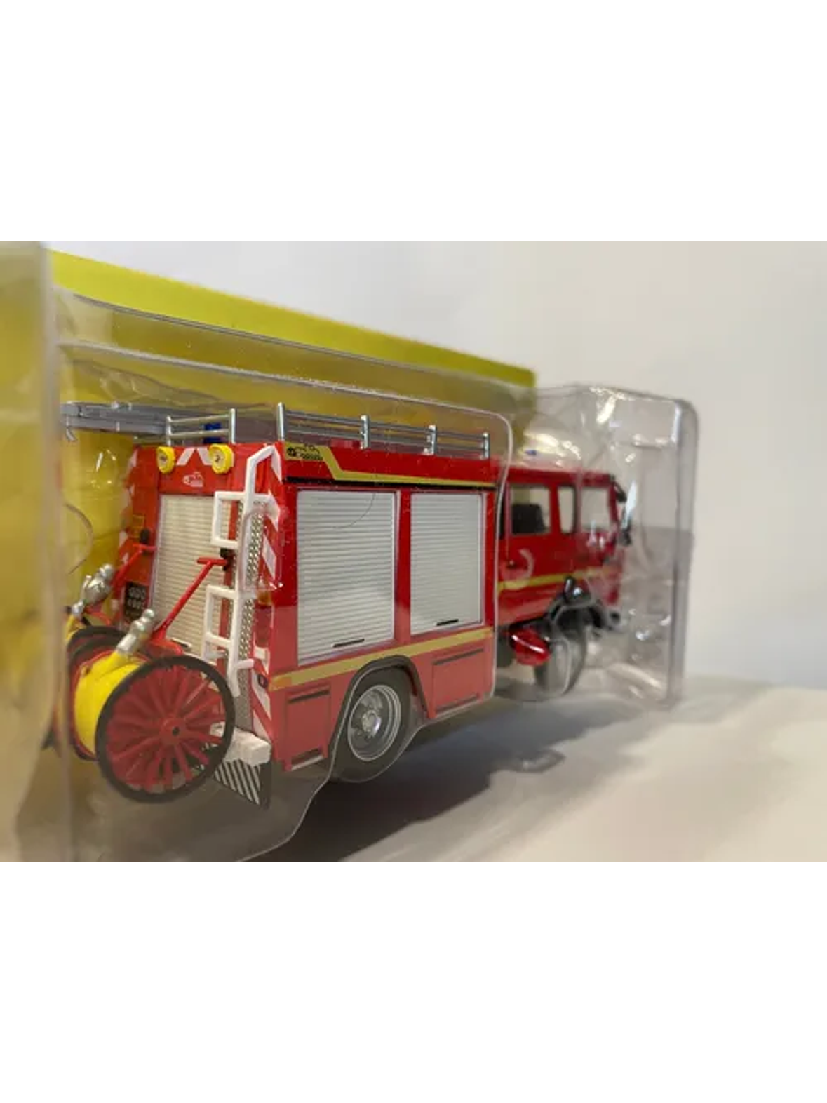 Camión de Bomberos Renault VI Midliner S180 “Haute-Savoie” | Escala 1:43 IXO/Salvat Die-cast 4