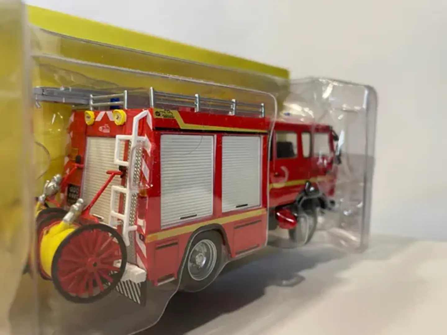 Camión de Bomberos Renault VI Midliner S180 | Edicola 1:43 4