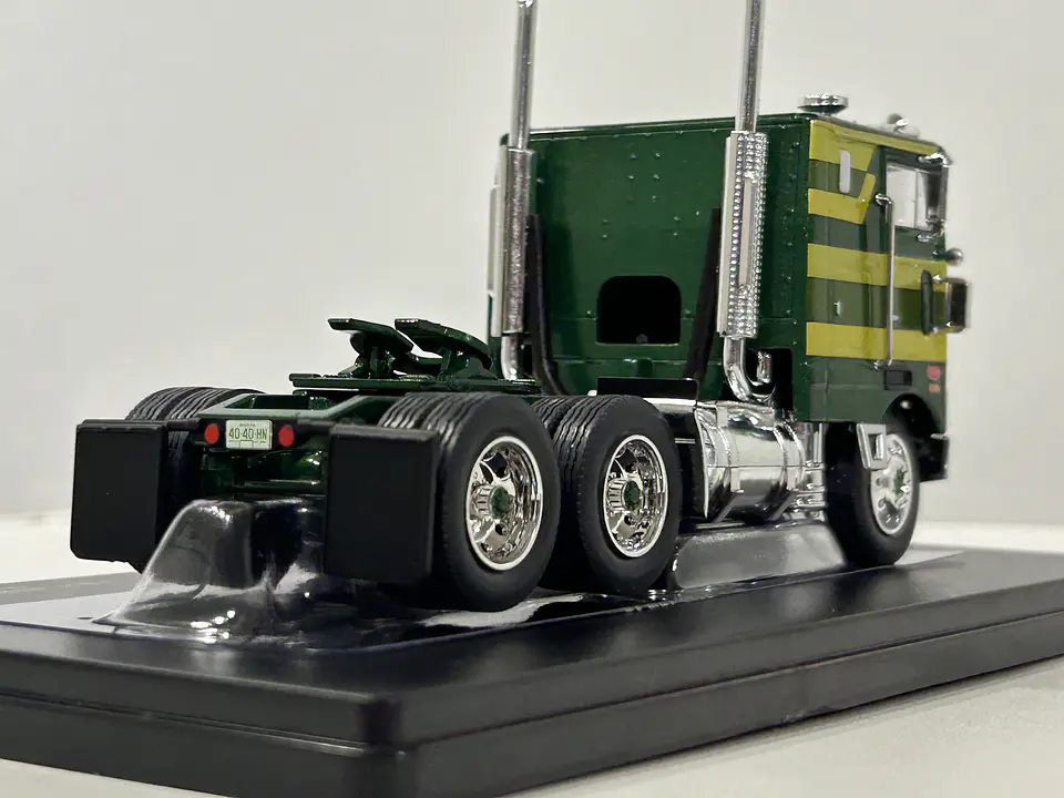 Camión Peterbilt 352 